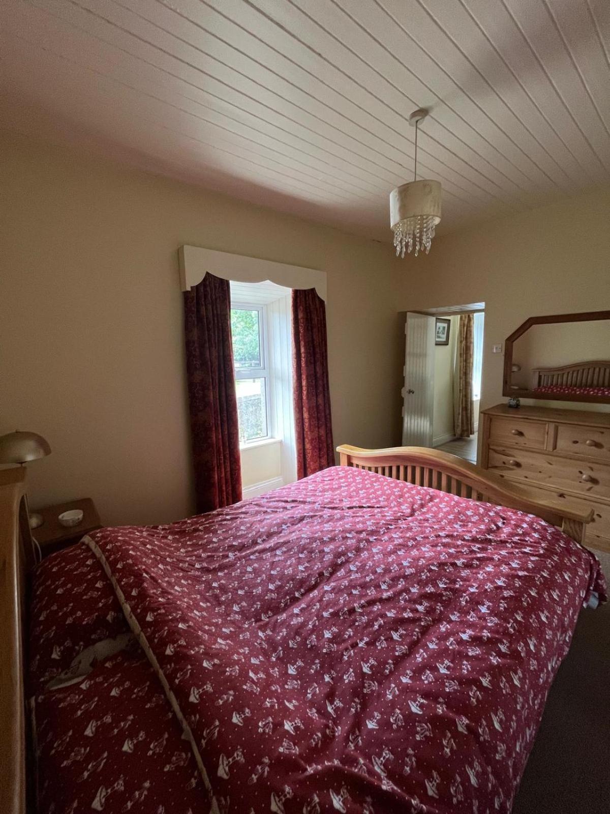 Hollybush Cottage Dundrum