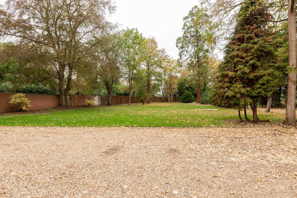 Dorney Windsor Legoland 5 Star Stay for upto 14 guests, photo 92