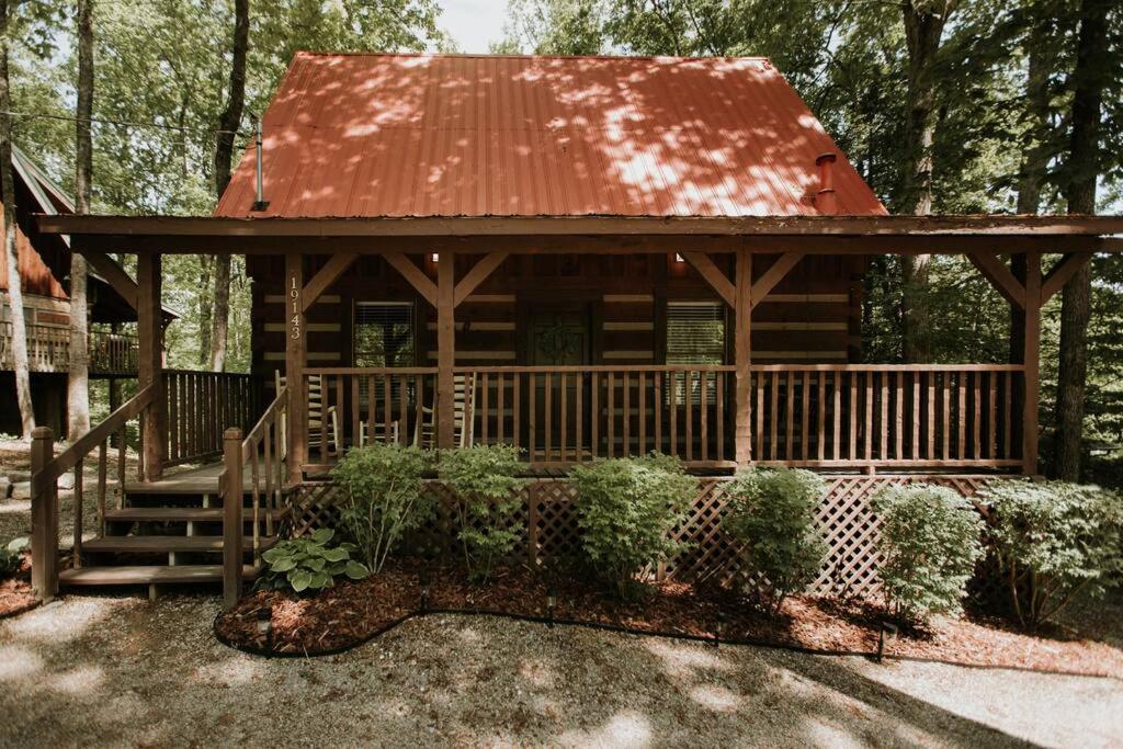 Southern Oak Cabin - Newly Remodeled - Close to all attractions view 5