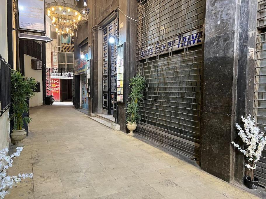 Timeless Classic 3BR Apt in Downtown - Mint 8