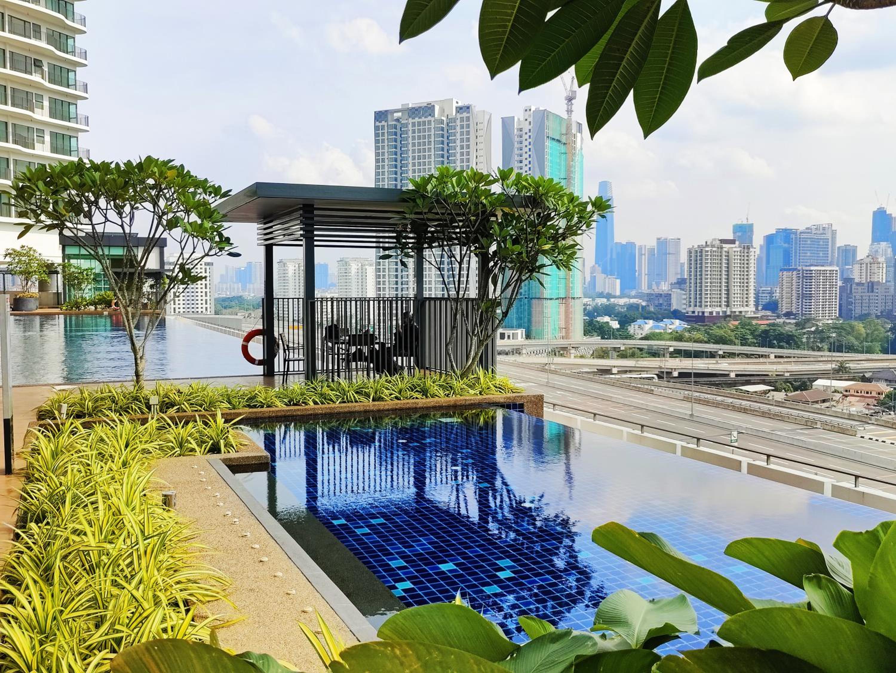 Central KL City Condo with Balcony Infinity Pool & LRT MRT & KLCC Mall Access