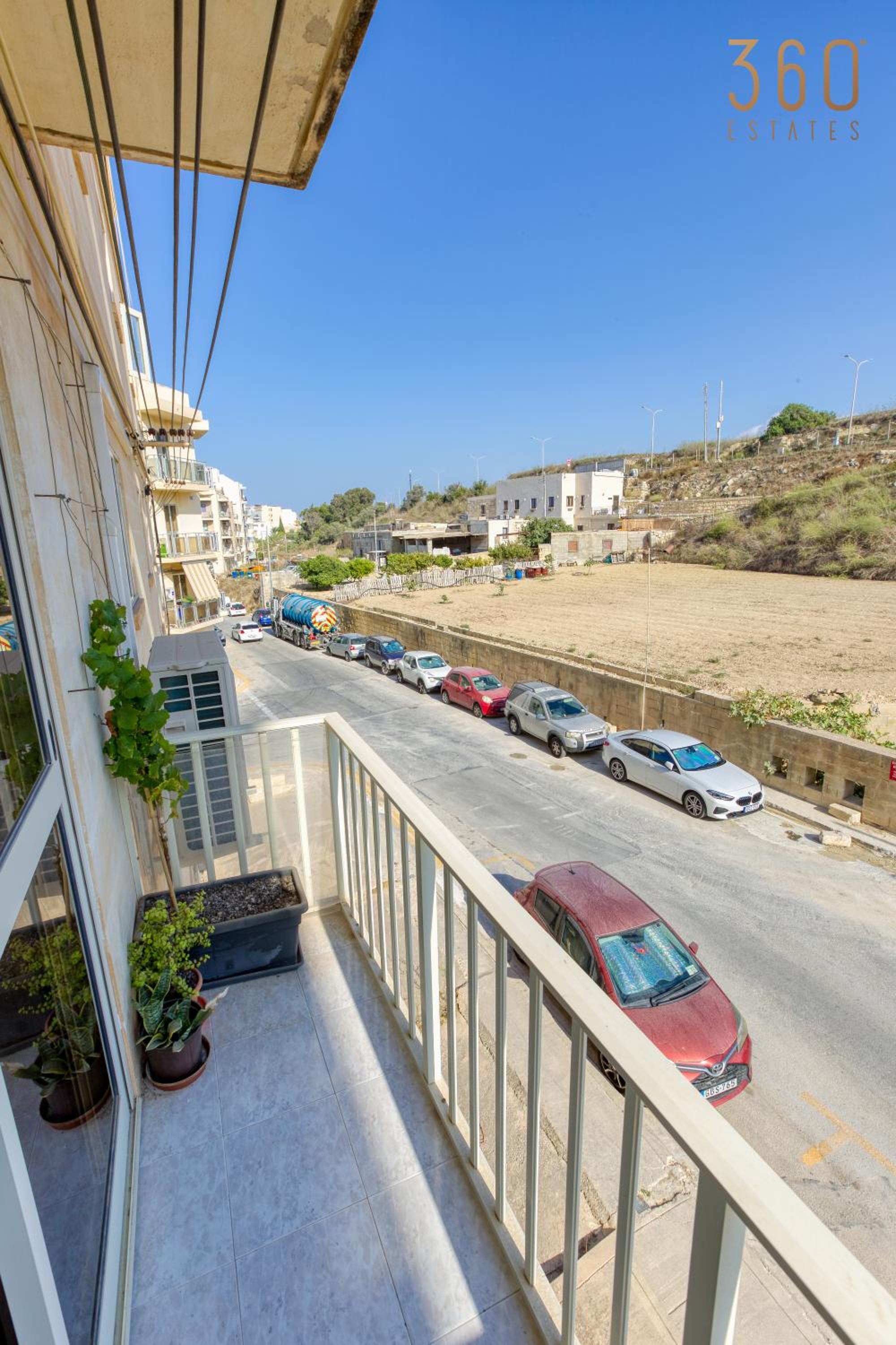 Cosy 1BR Apt with private balcony in St Pauls Bay by 360 Estates photo 2