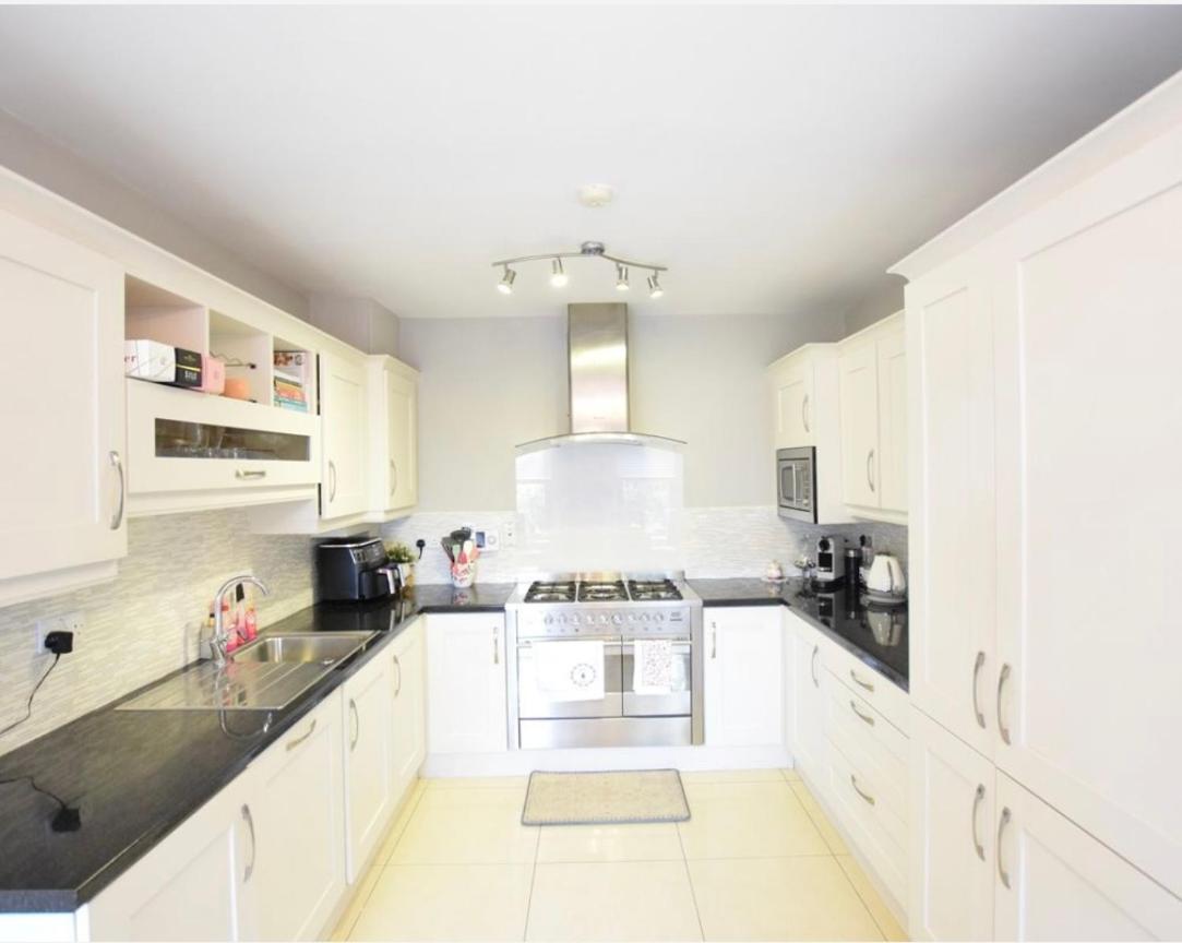 Cozy Modern Home With Scenic Views in Cork City view 3