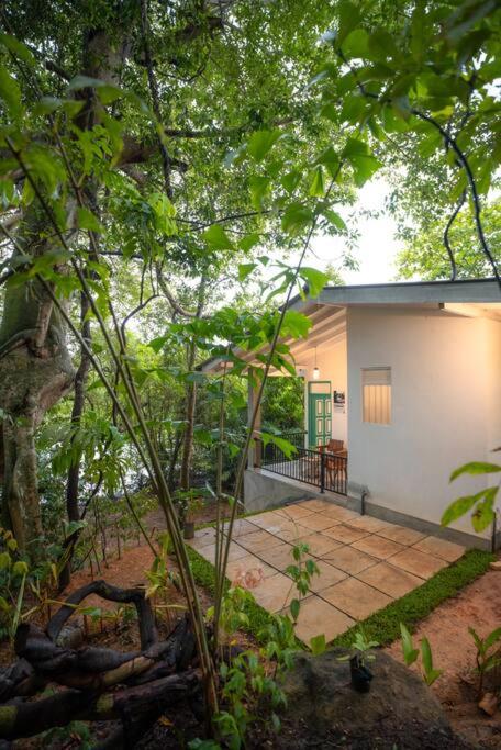 Rhapsody Villa by The Lake