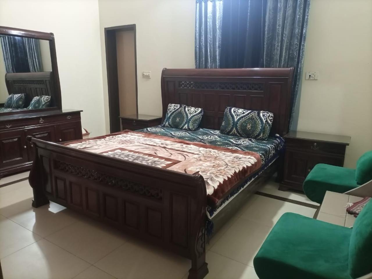 Elegant upper portion in Lahore view 3