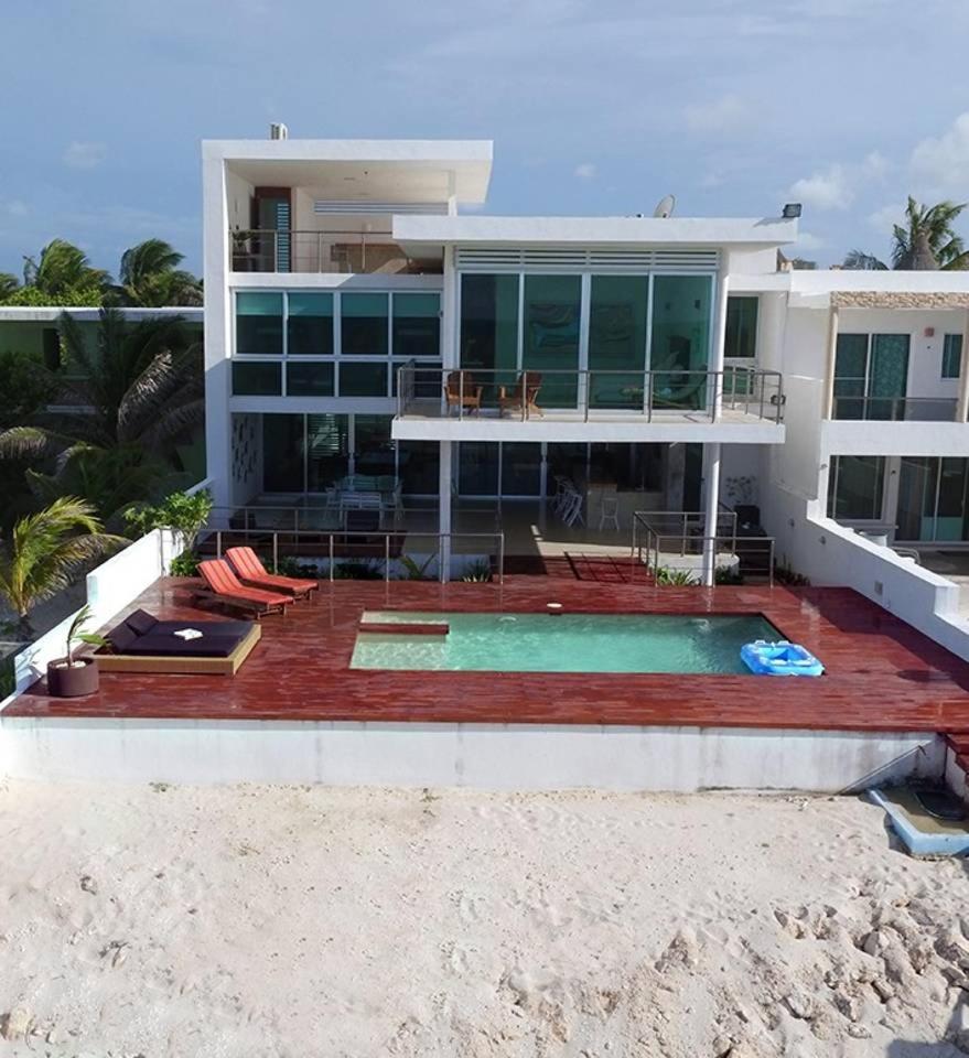 Beachfront Upscale House in Telchac