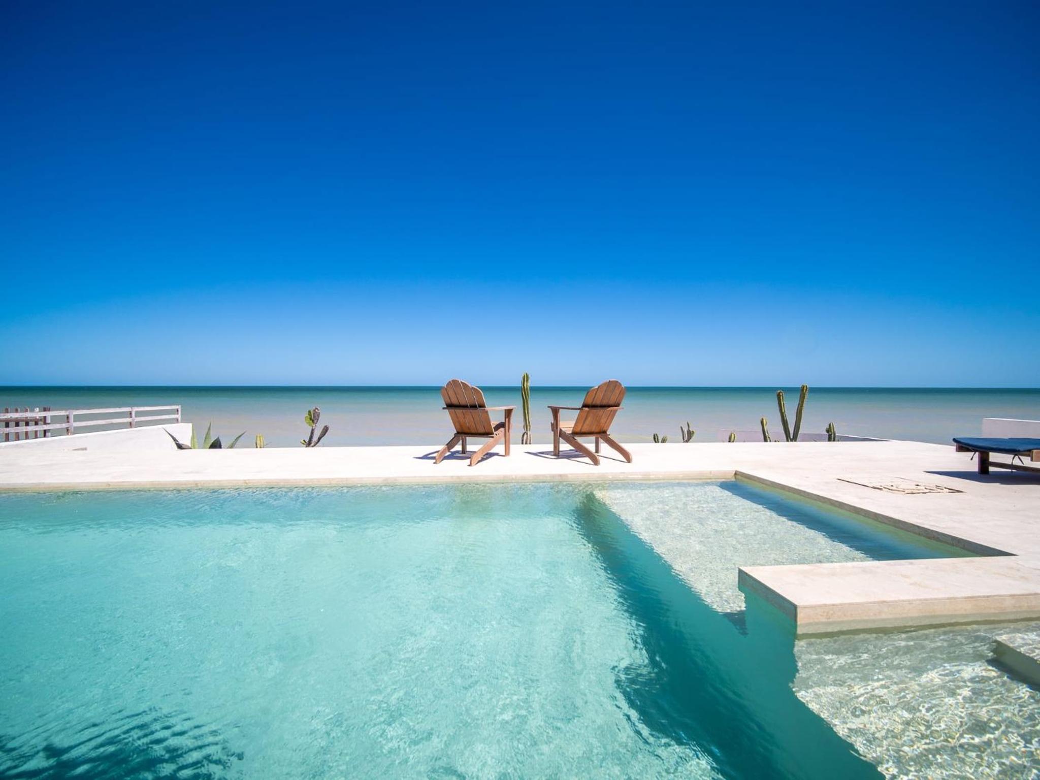 Beachfront Upscale House in Telchac