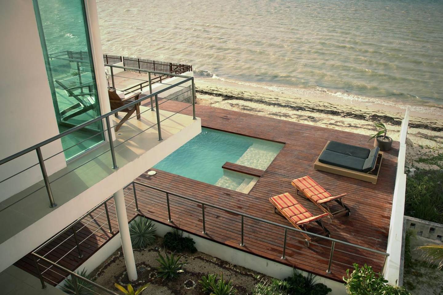 Beachfront Upscale House in Telchac