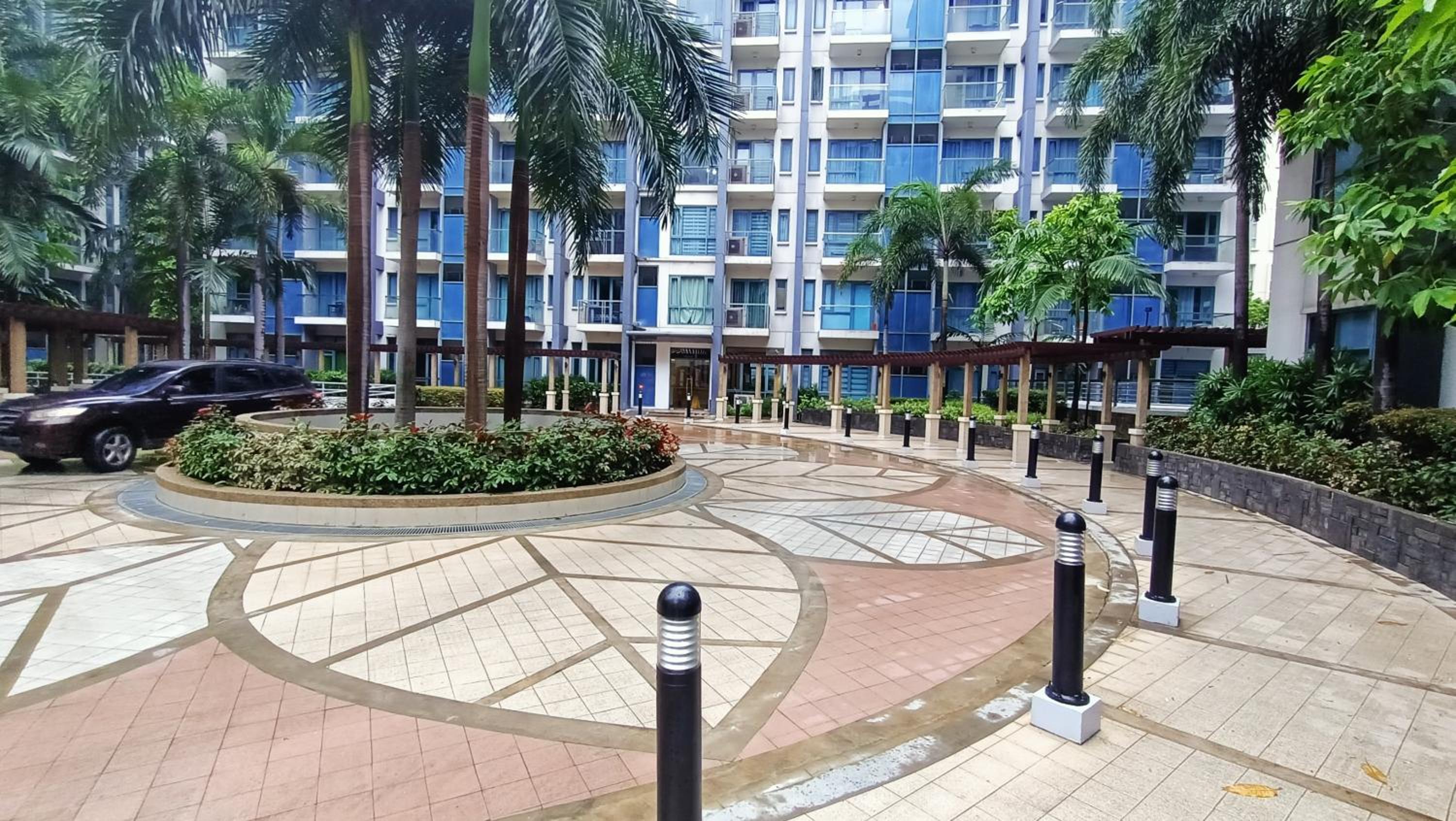 1 bedroom Condotel in front of terminal 3 Airport