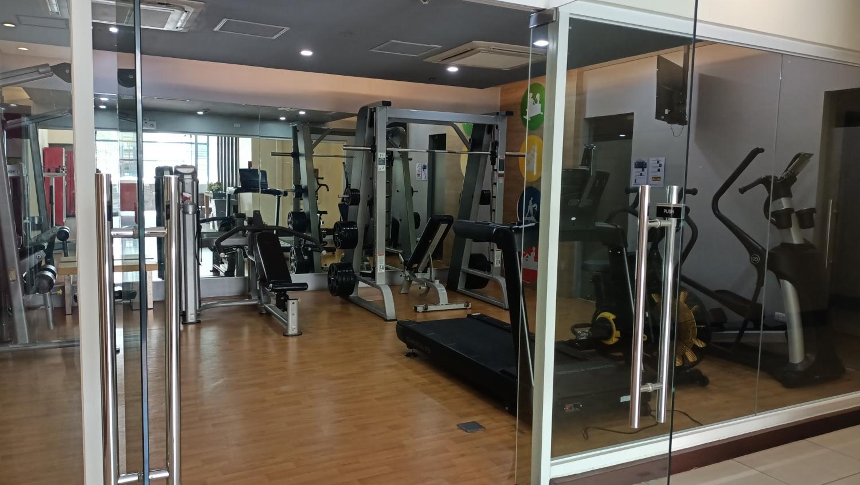 1 bedroom Condotel in front of terminal 3 Airport