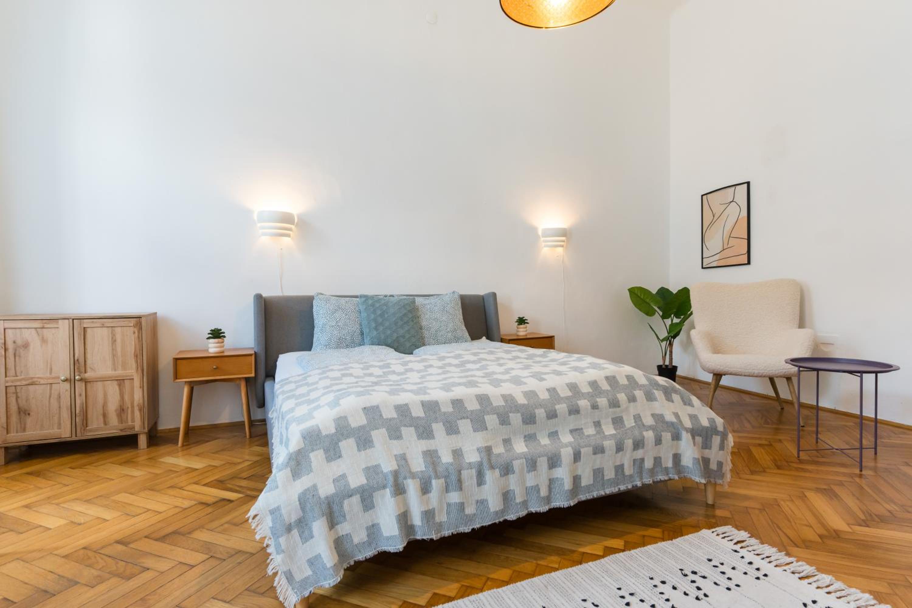 Basilica downtown apartment