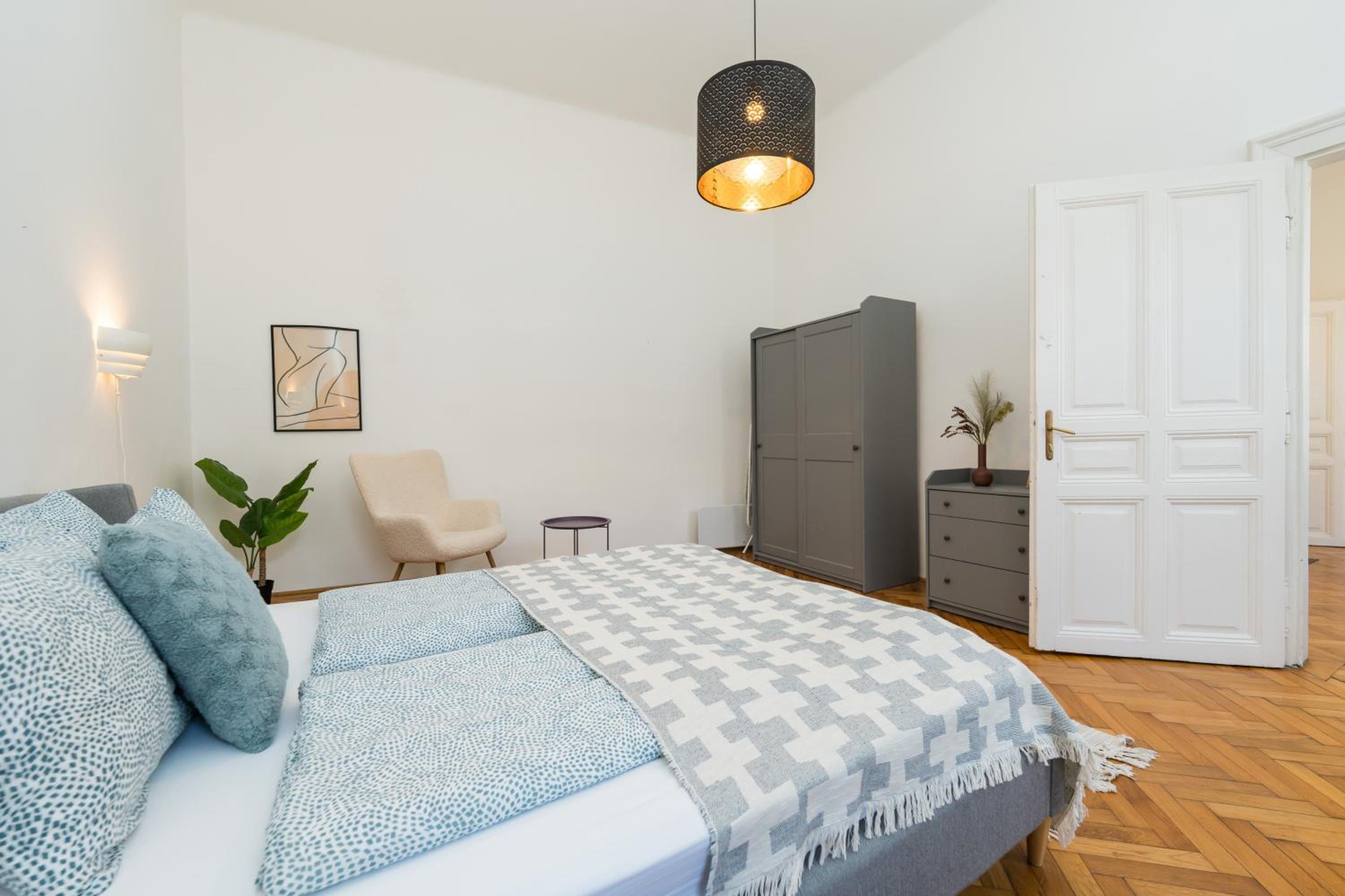 Basilica downtown apartment