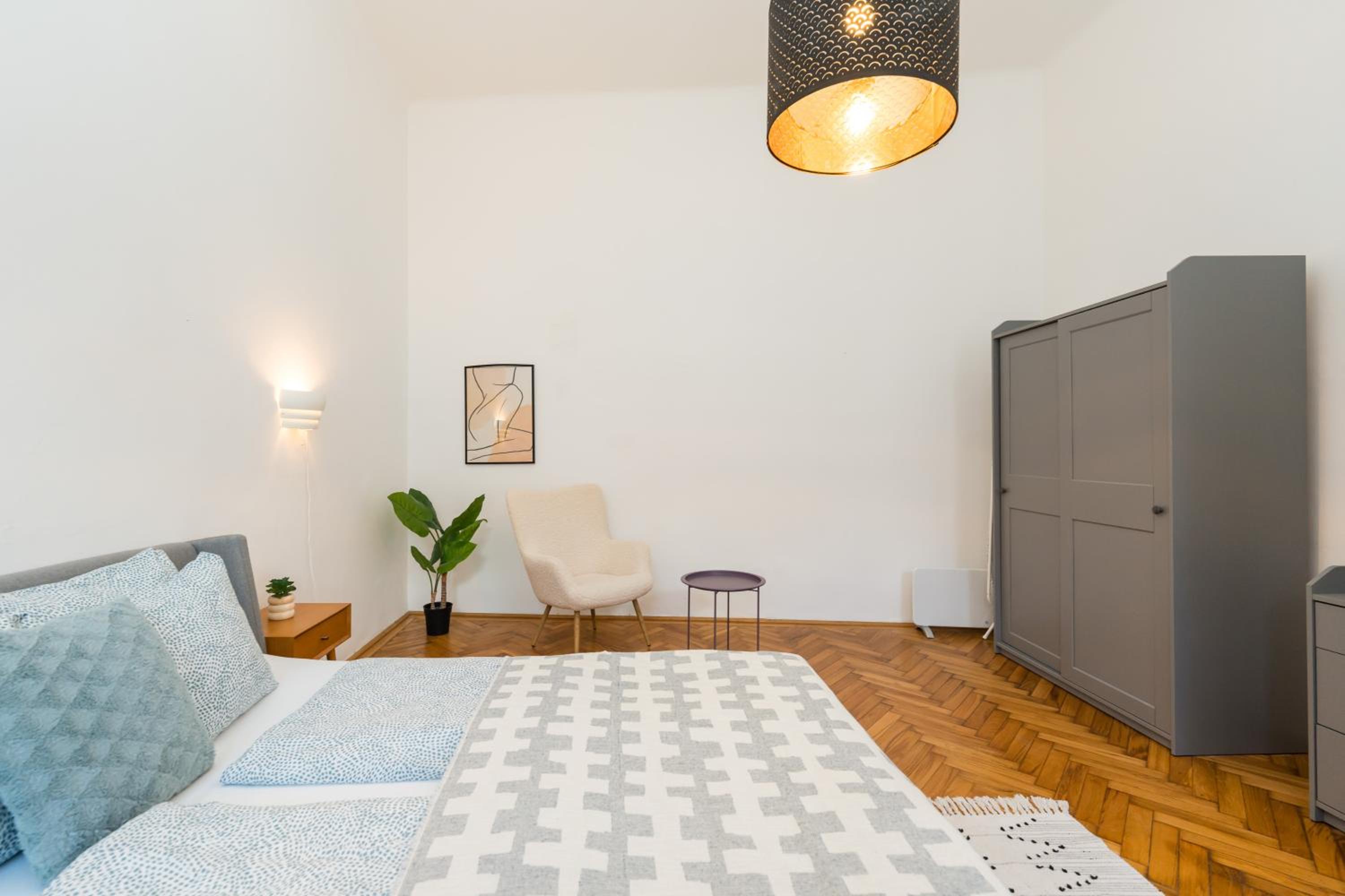 Basilica downtown apartment