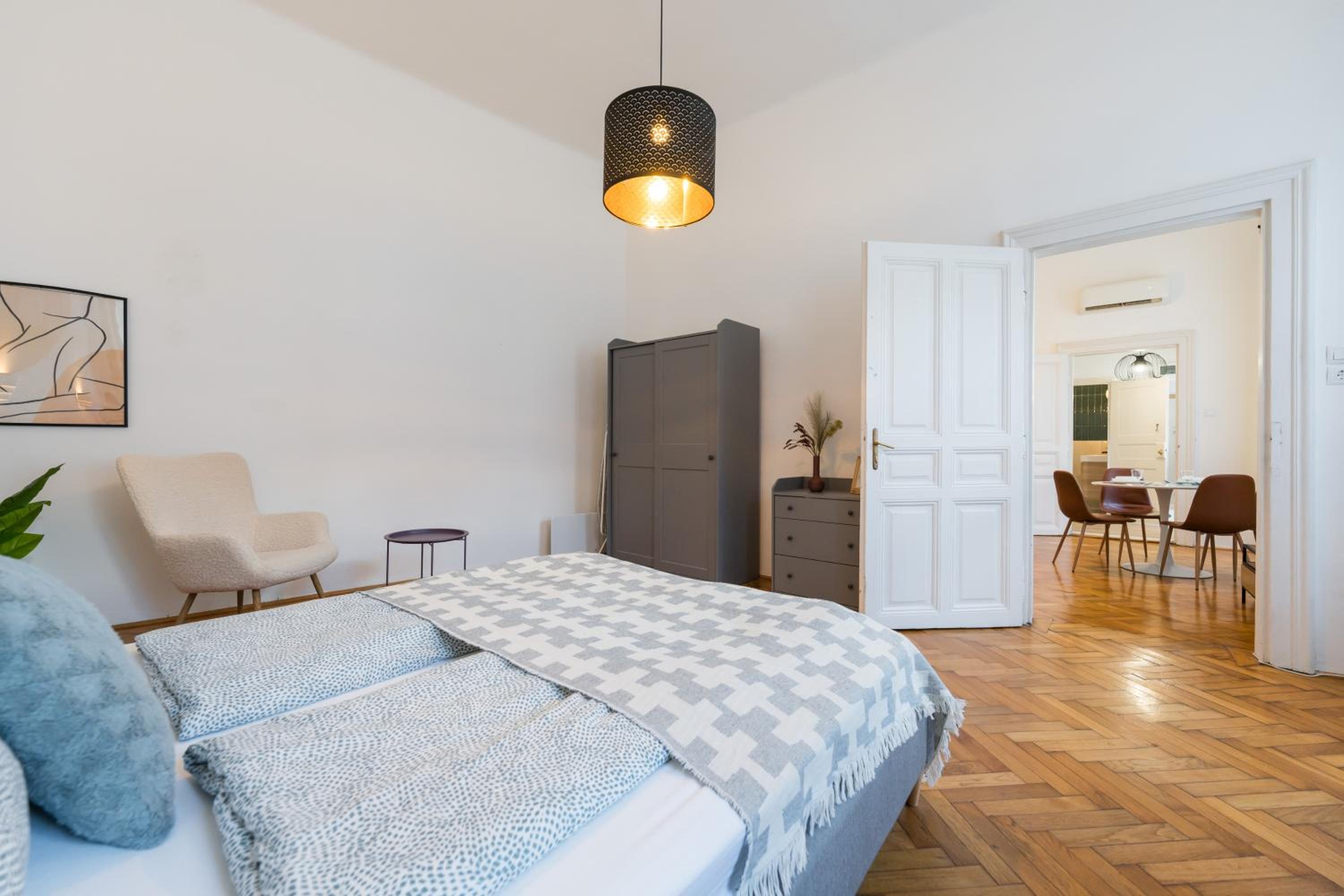 Basilica downtown apartment