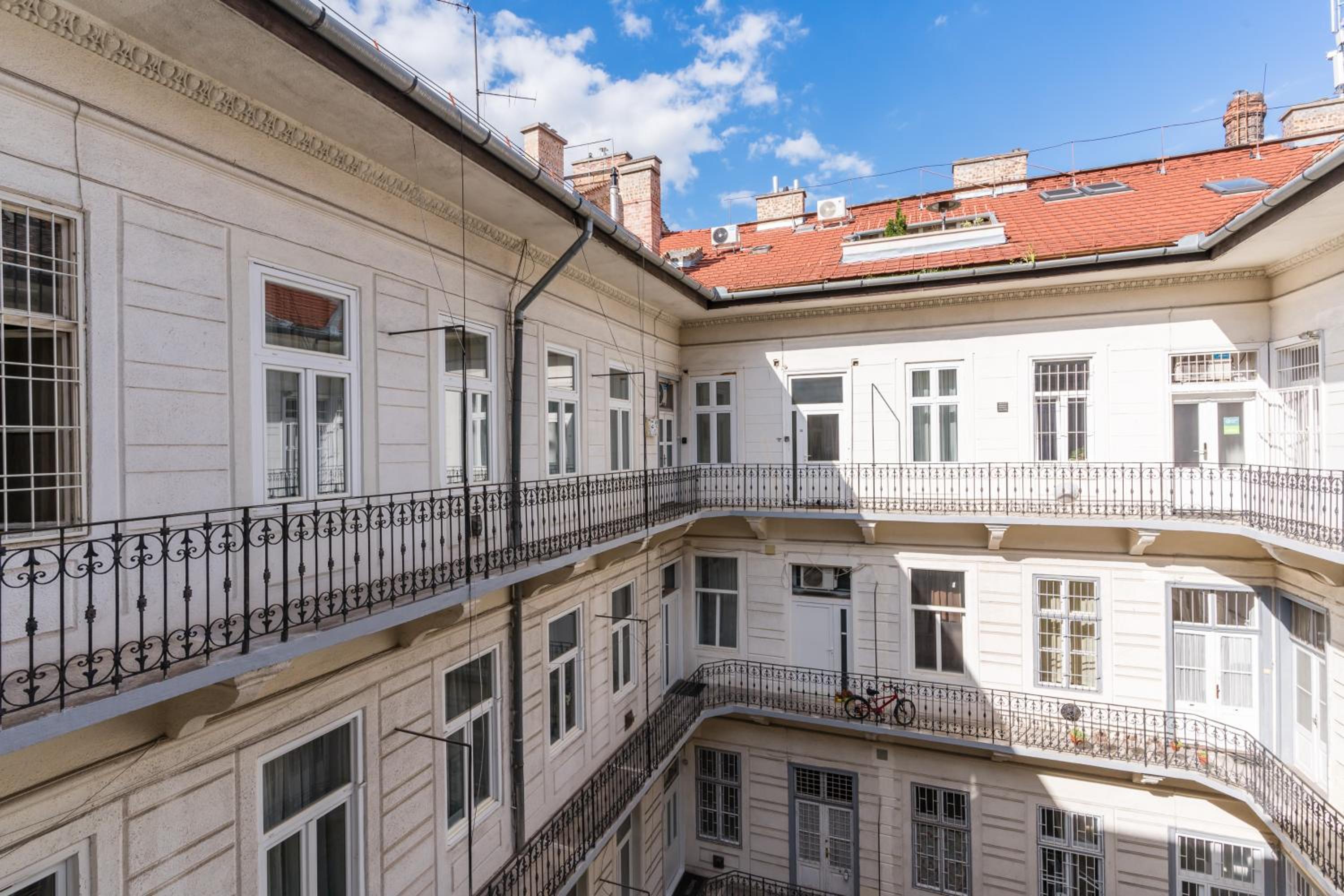 Basilica downtown apartment