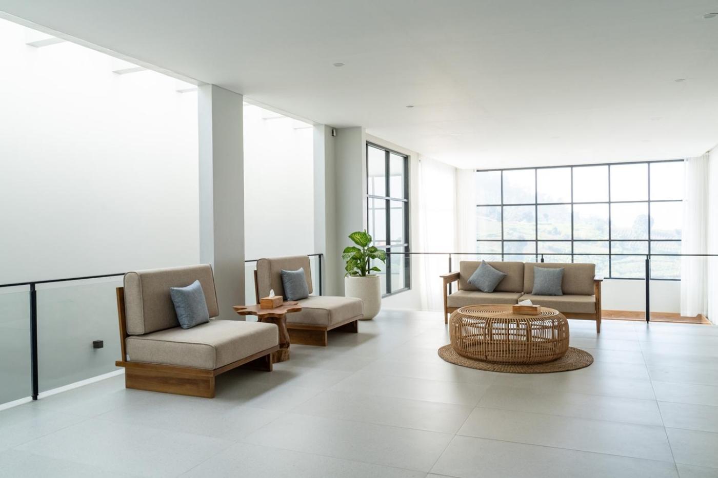 Beverly Hill Mountain City View Villa 8 Bedrooms With a Private Heated Swimming Pool and a Movie Room view 4