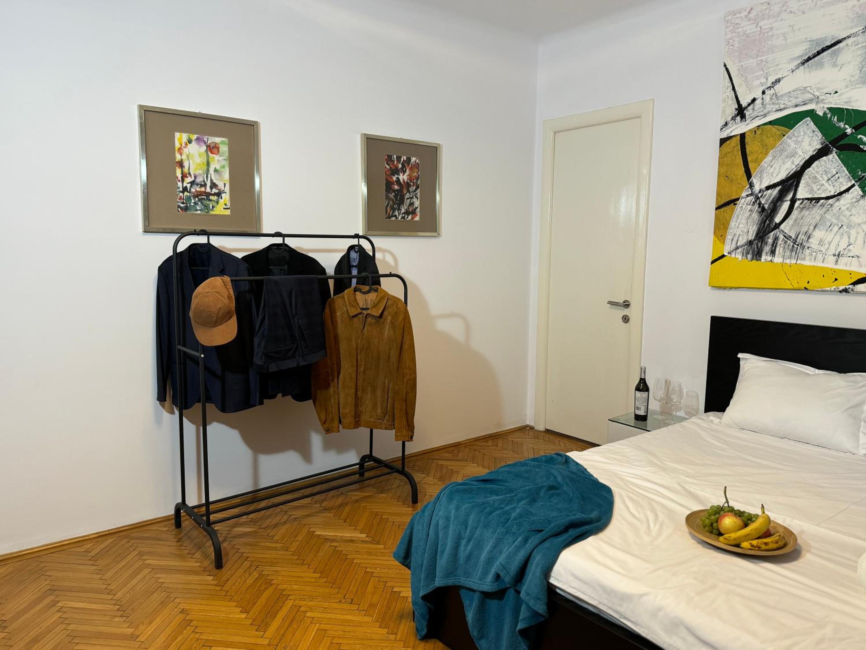 Cozy & Stylish 2 Room Apartment view 4