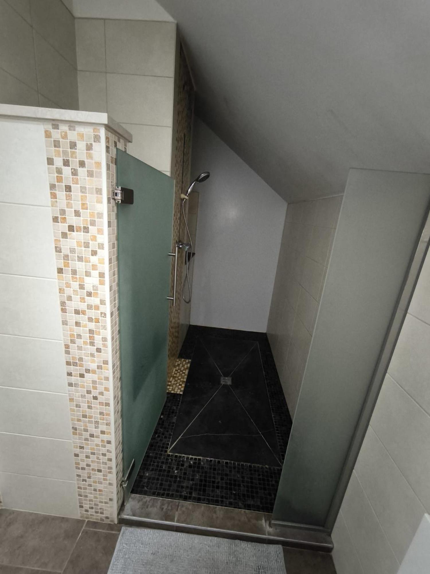 8 chambres privées dans une villa de partagée de 350m2