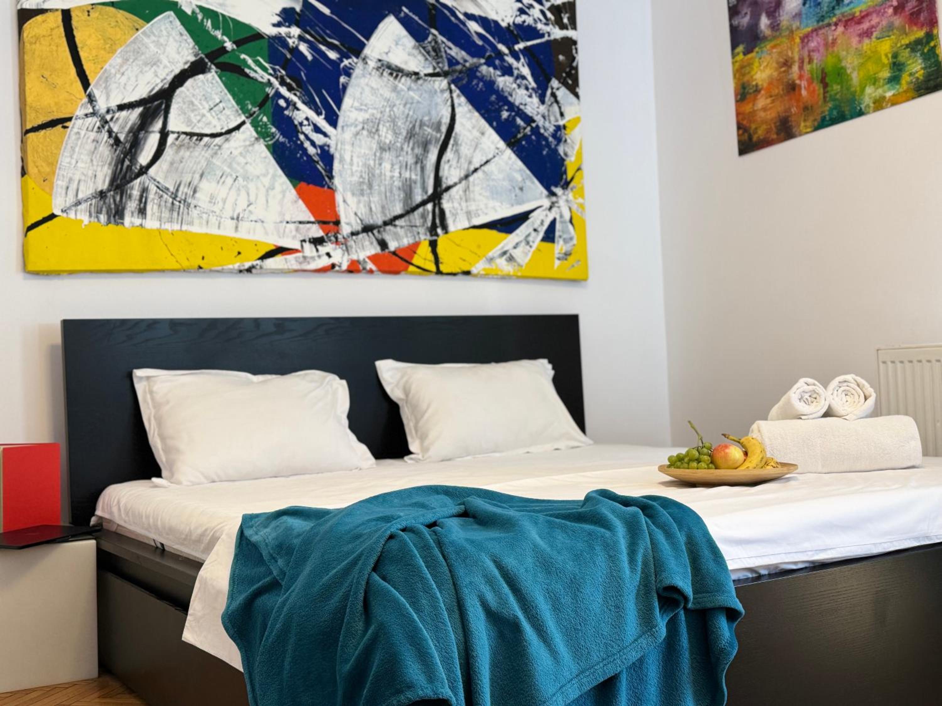 Cozy & Stylish 2 Room Apartment view 2