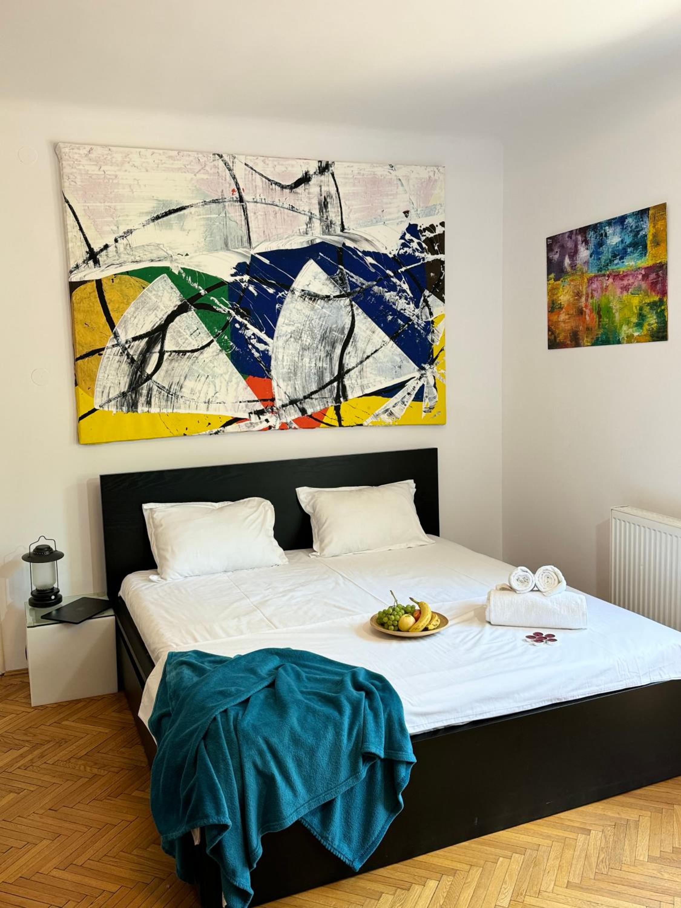 Cozy & Stylish 2 Room Apartment view 3