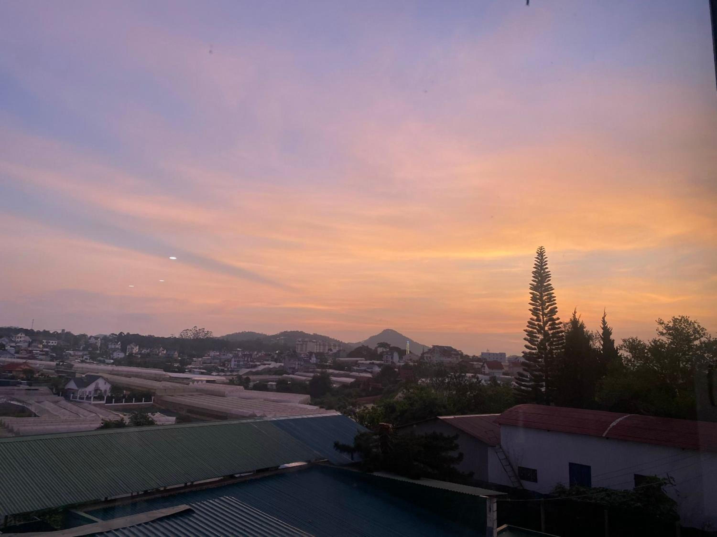 Thung Lũng Xanh TQK Hotel