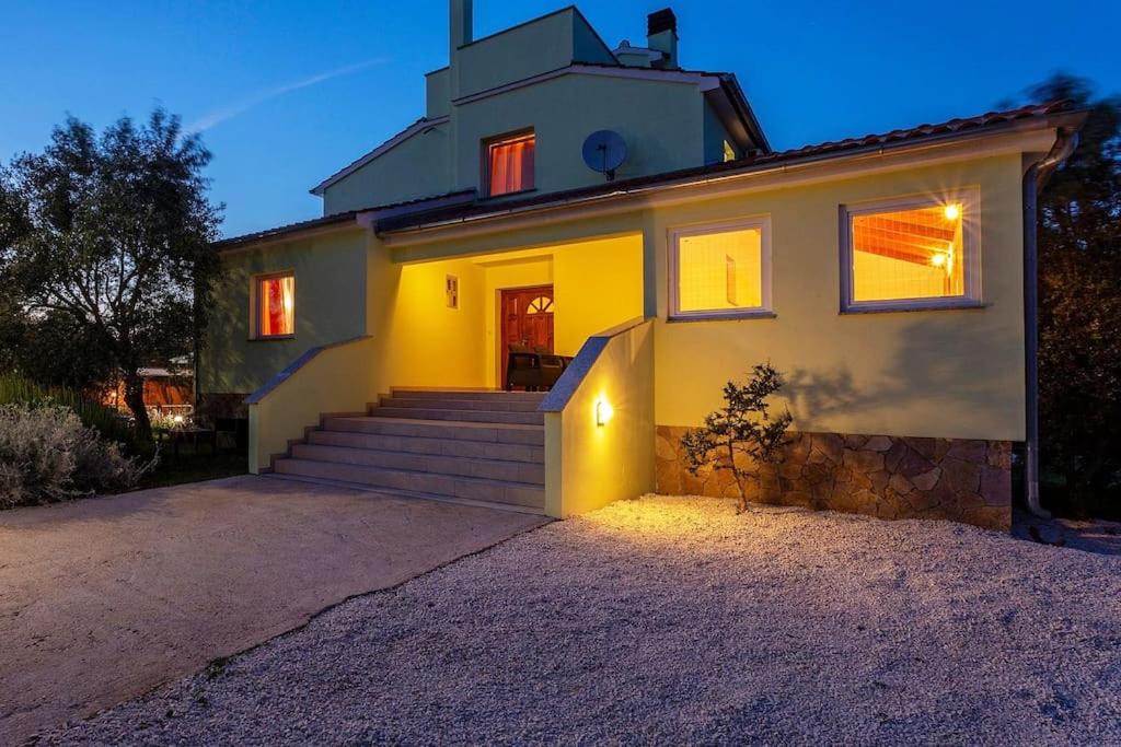 Villa Versovica by Briskva