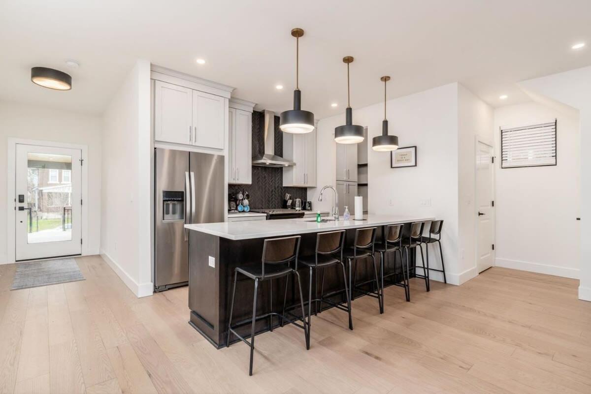 Luxury Escape 4BR 3 bath Oasis in Historic Old Town view 3