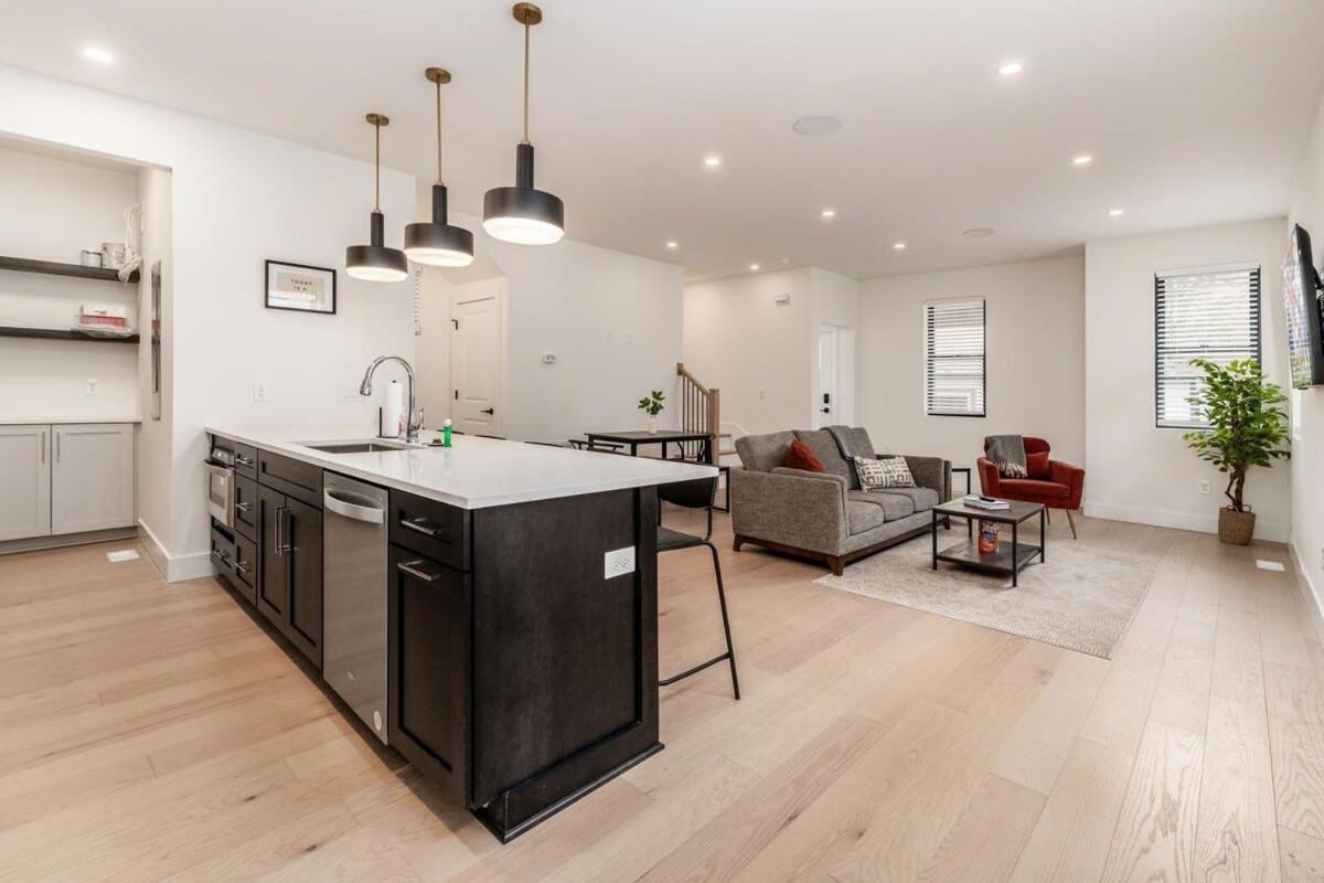 Luxury Escape 4BR 3 bath Oasis in Historic Old Town view 4