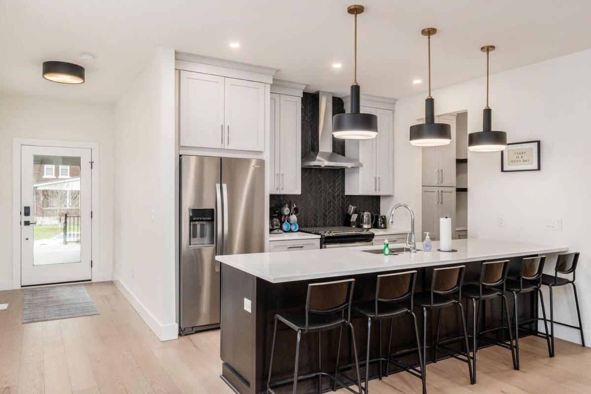 Luxury Escape 4BR 3 bath Oasis in Historic Old Town view 5