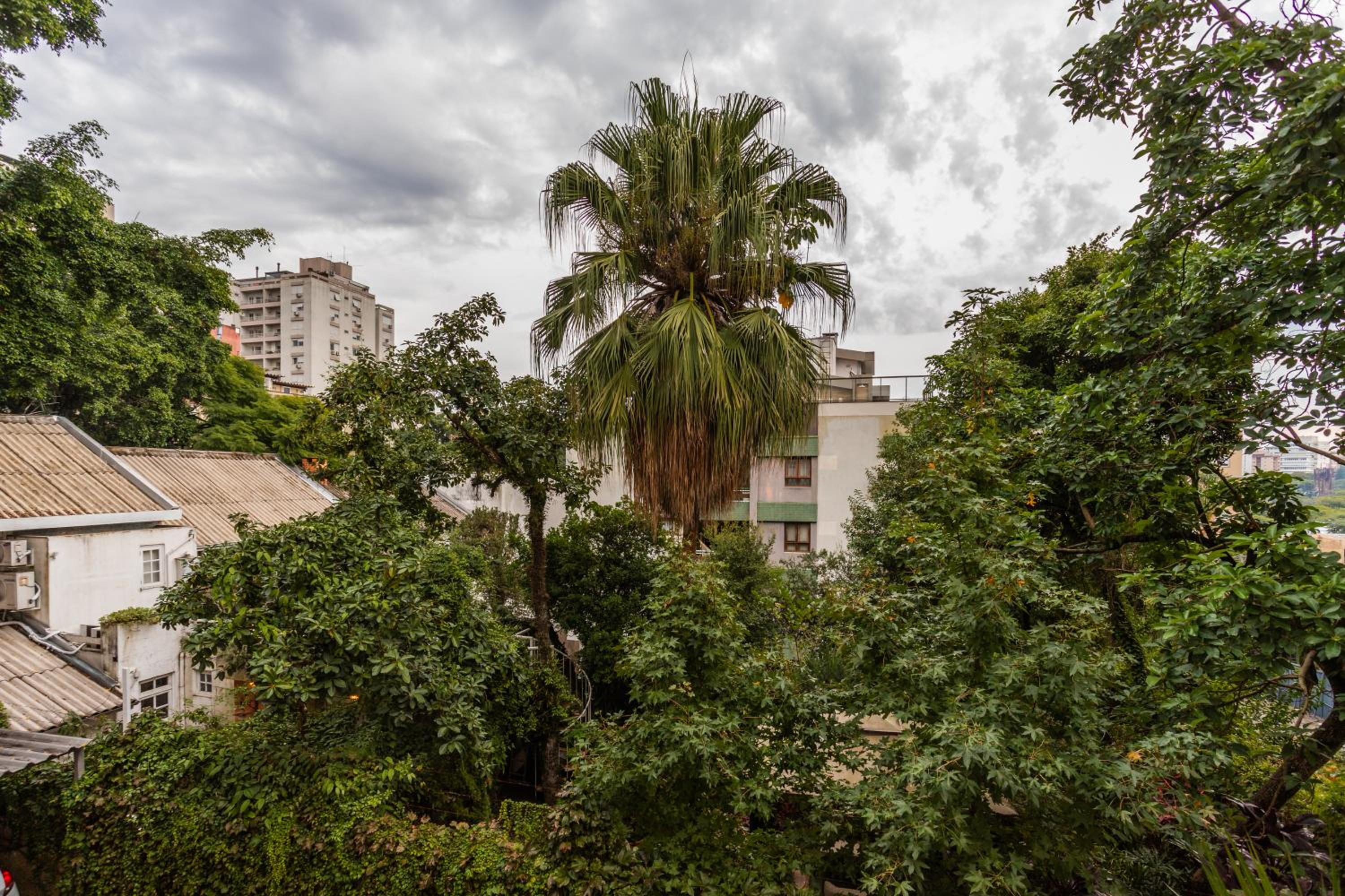 Apto próximo ao Parque Moinhos com 2 quartos e vaga de garagem