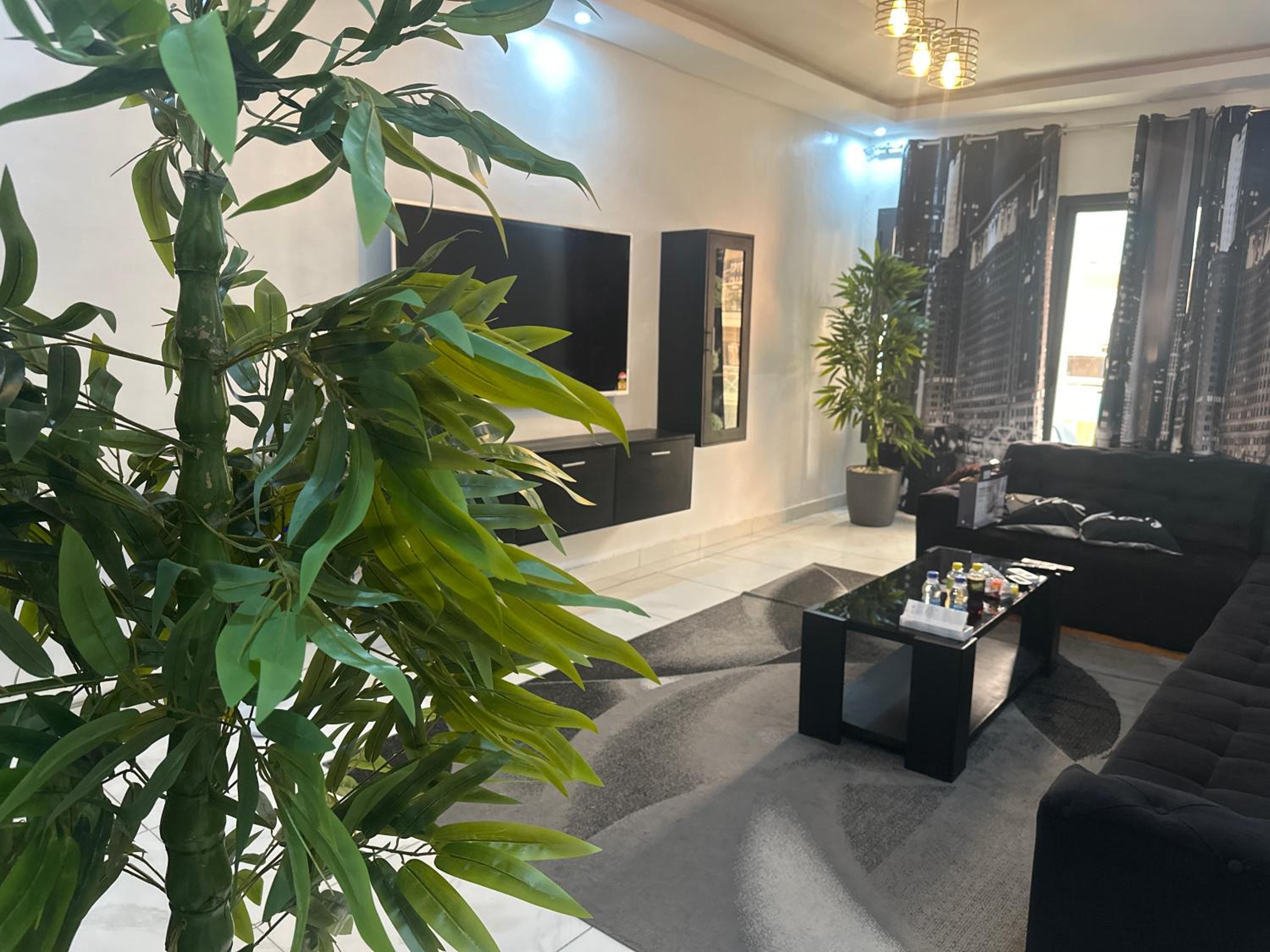 2-Bed 1-Bath - Sleeps 4 with Parking
