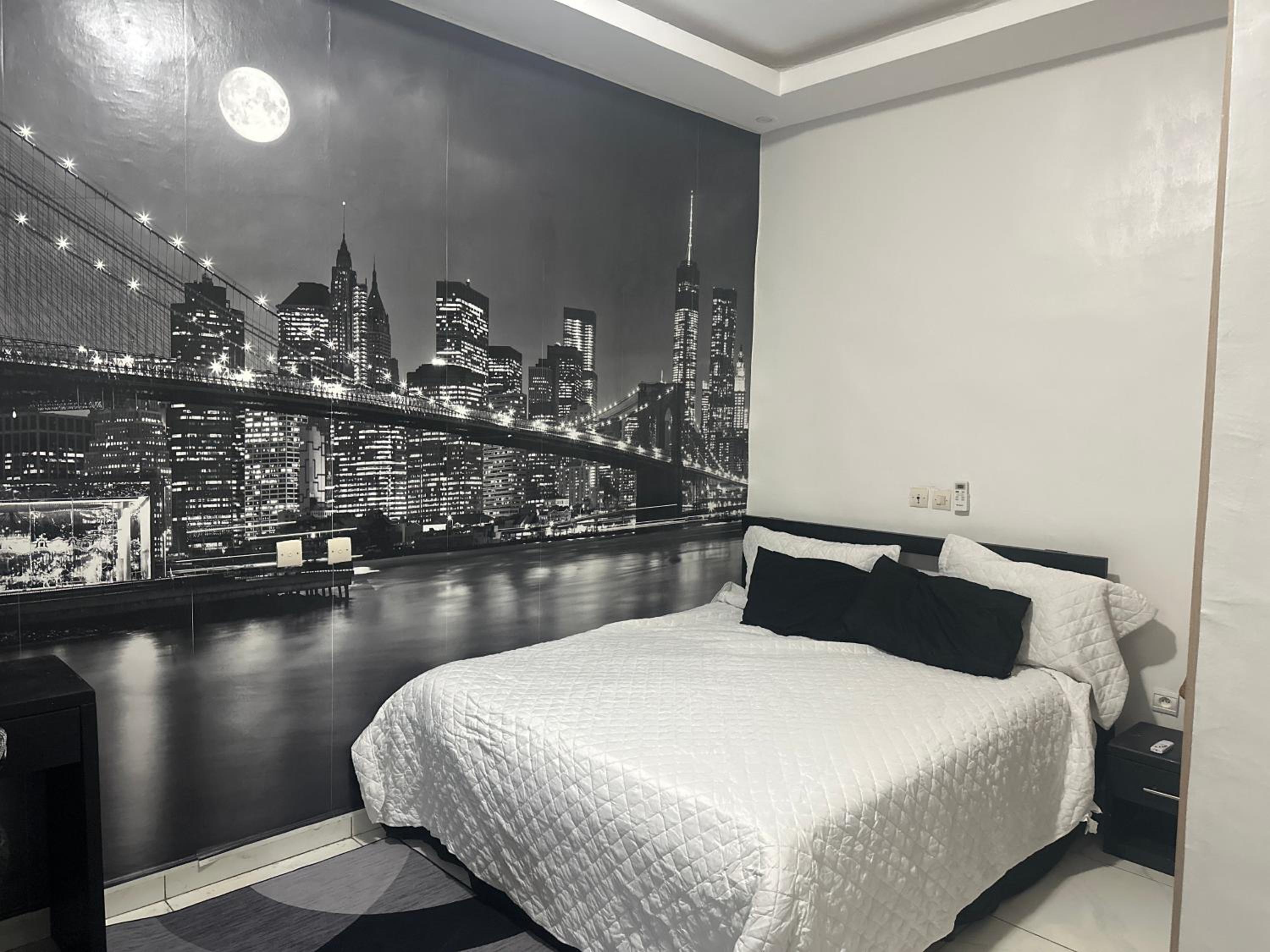 2-Bed 1-Bath - Sleeps 4 with Parking
