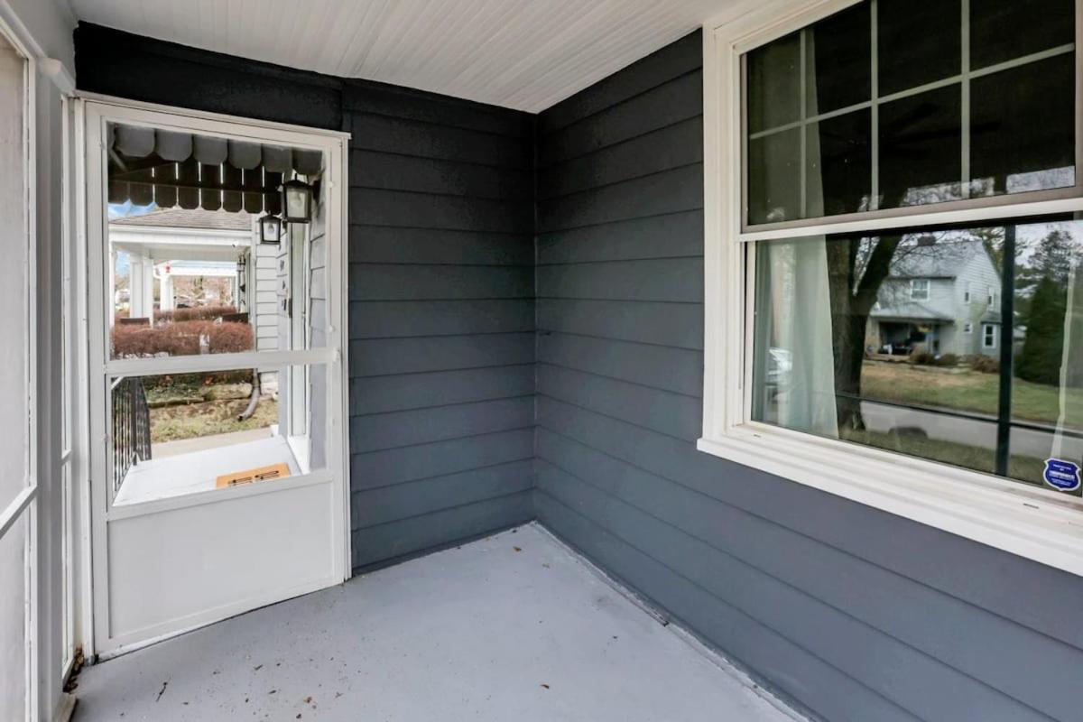 The Huron Charmer-4 BD and Yard view 3