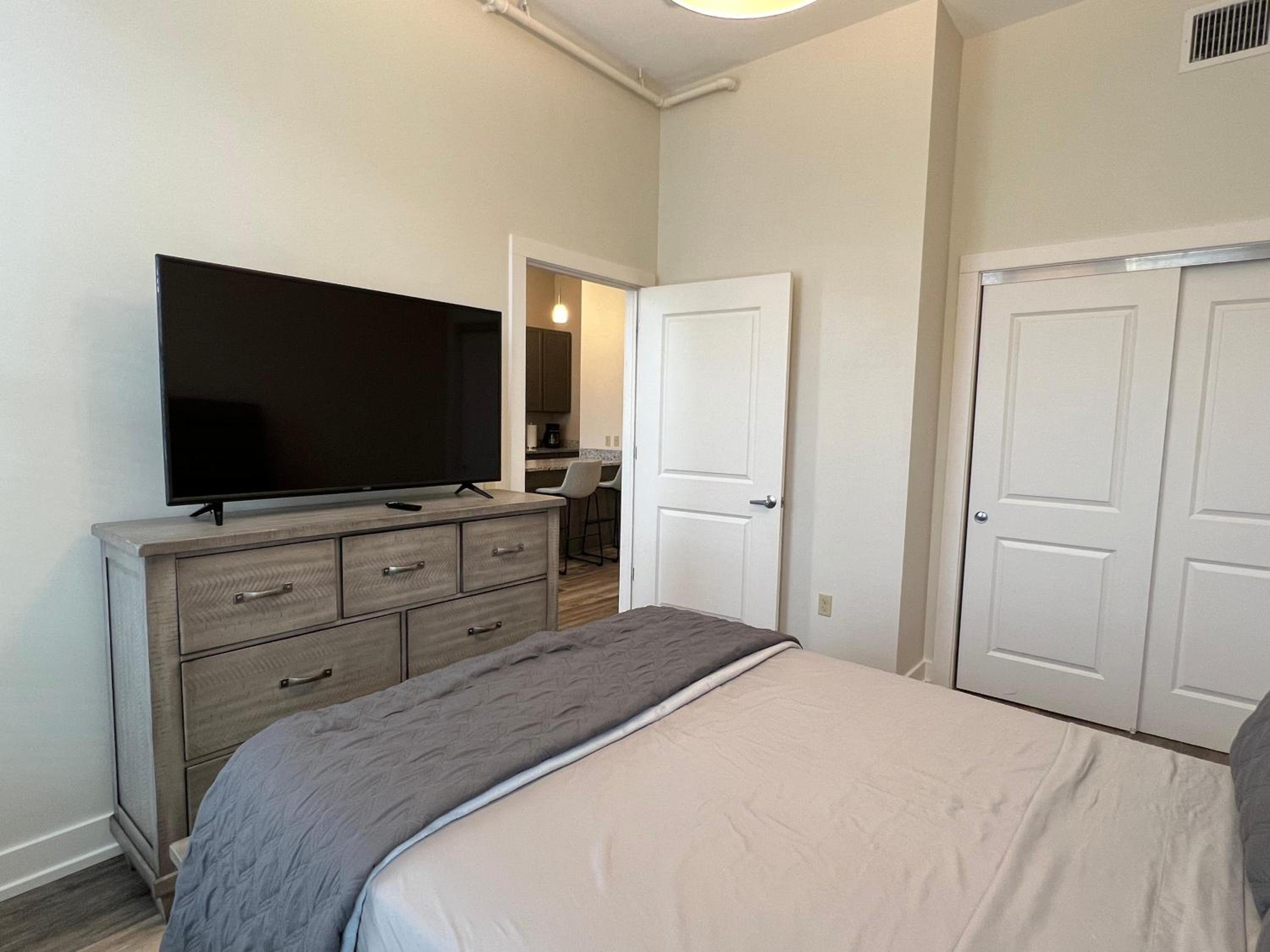 Strongback Suite 205 view 4