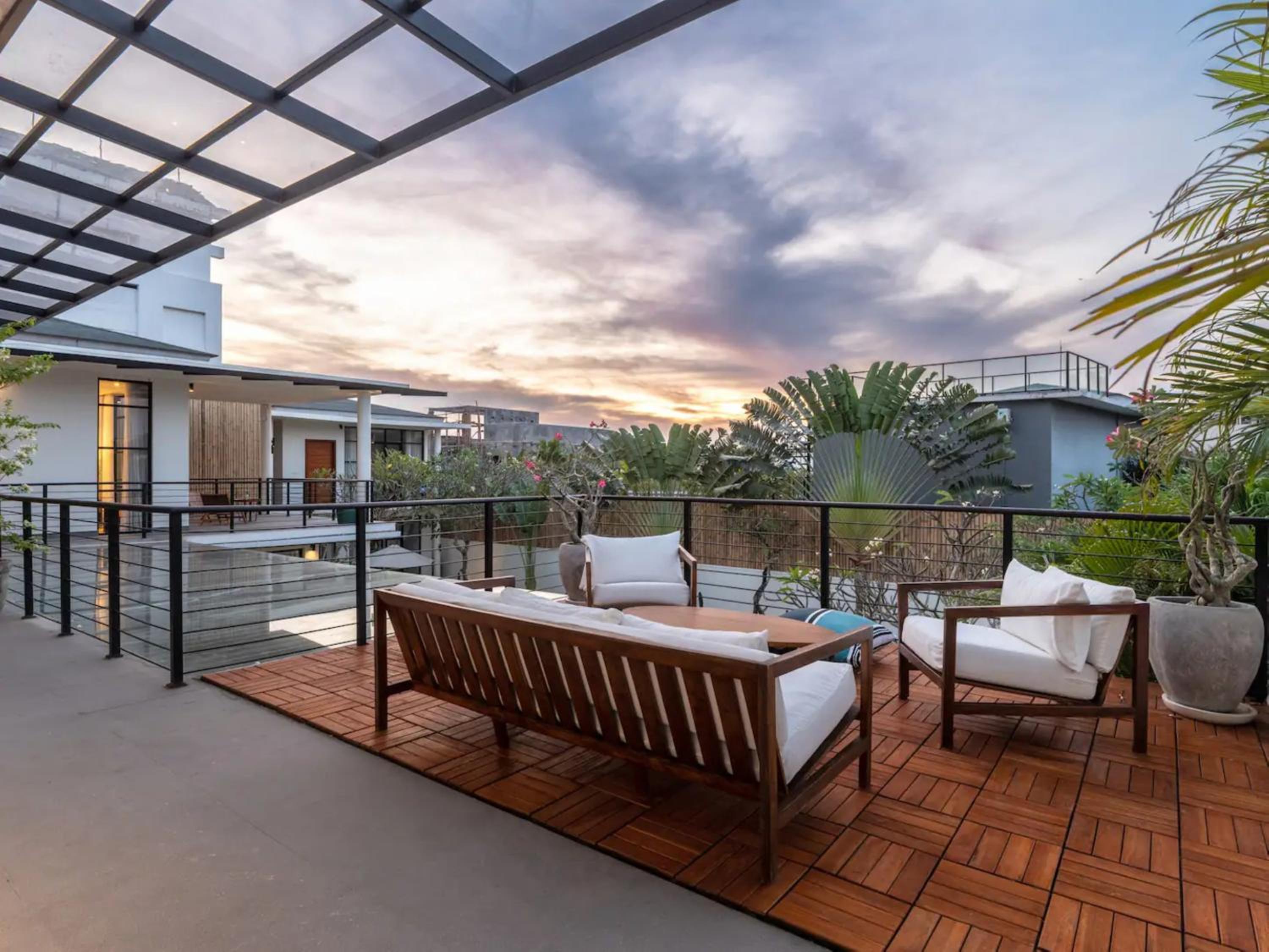 Stunning 5 BR Villa Berawa - 3 min to the beach view 5