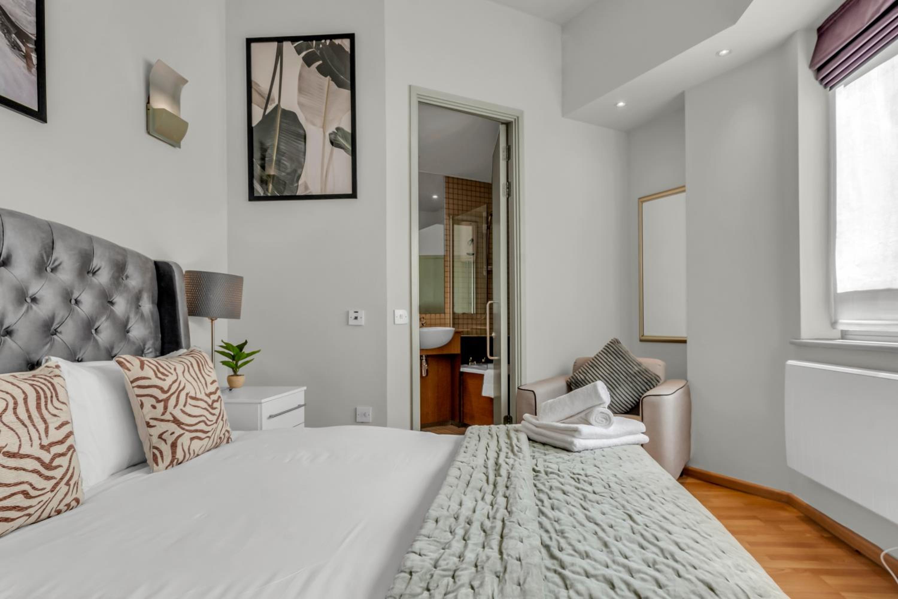 MySquare Contemporary Serviced Apartments in City of London