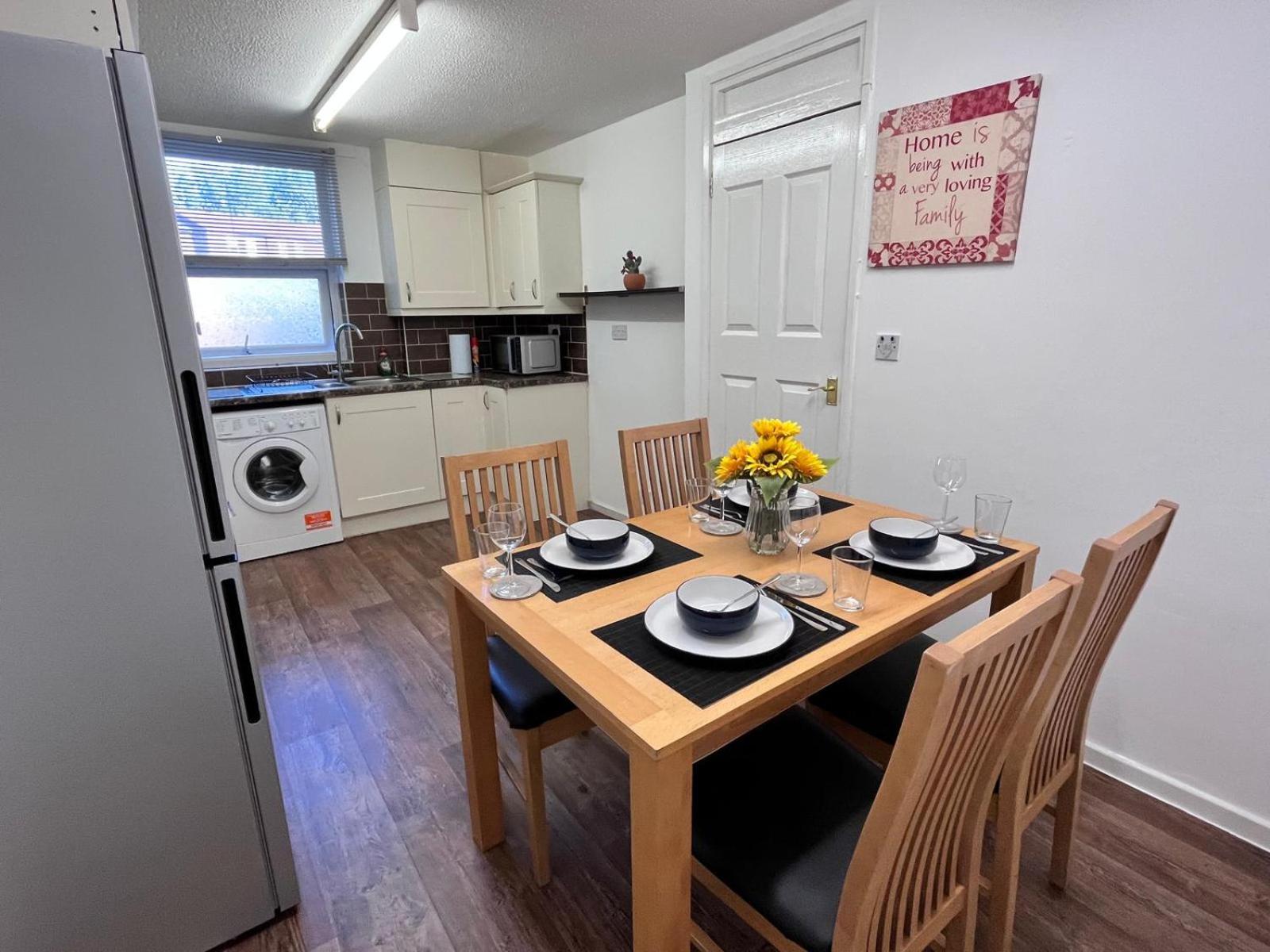 Abbey Wood Serviced Apartment 3BRH Free Wi-Fi Parking Tea and Coffee view 5