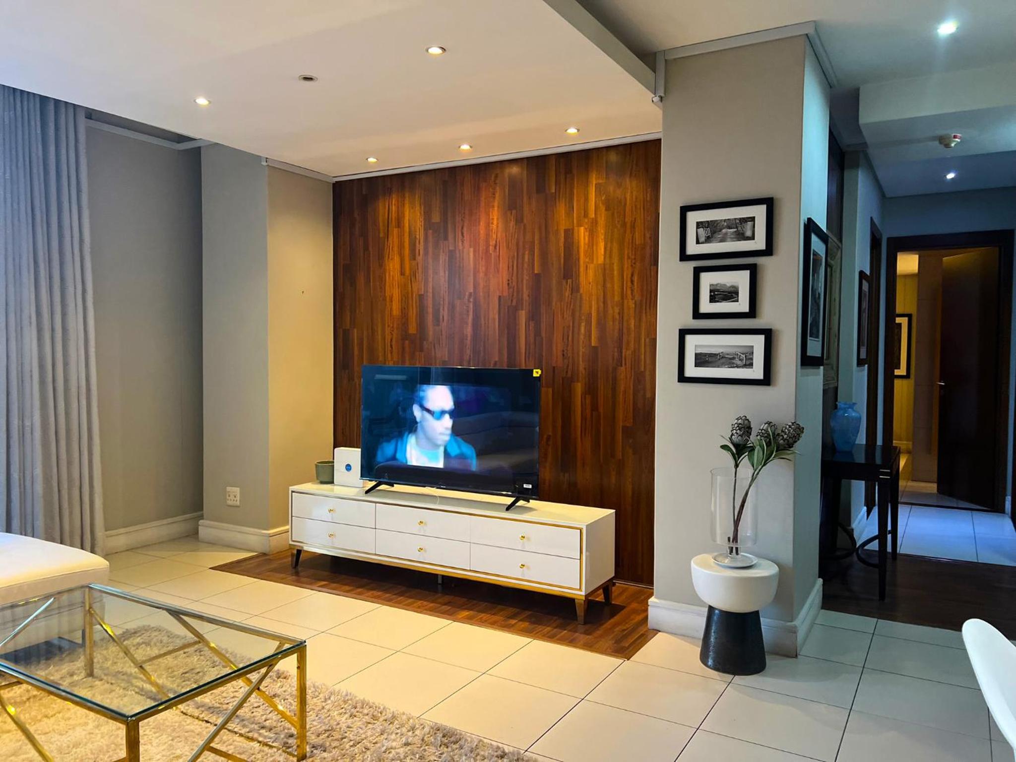 Executive 2-Bedroom Luxury Suite in Bedford Centre Mall