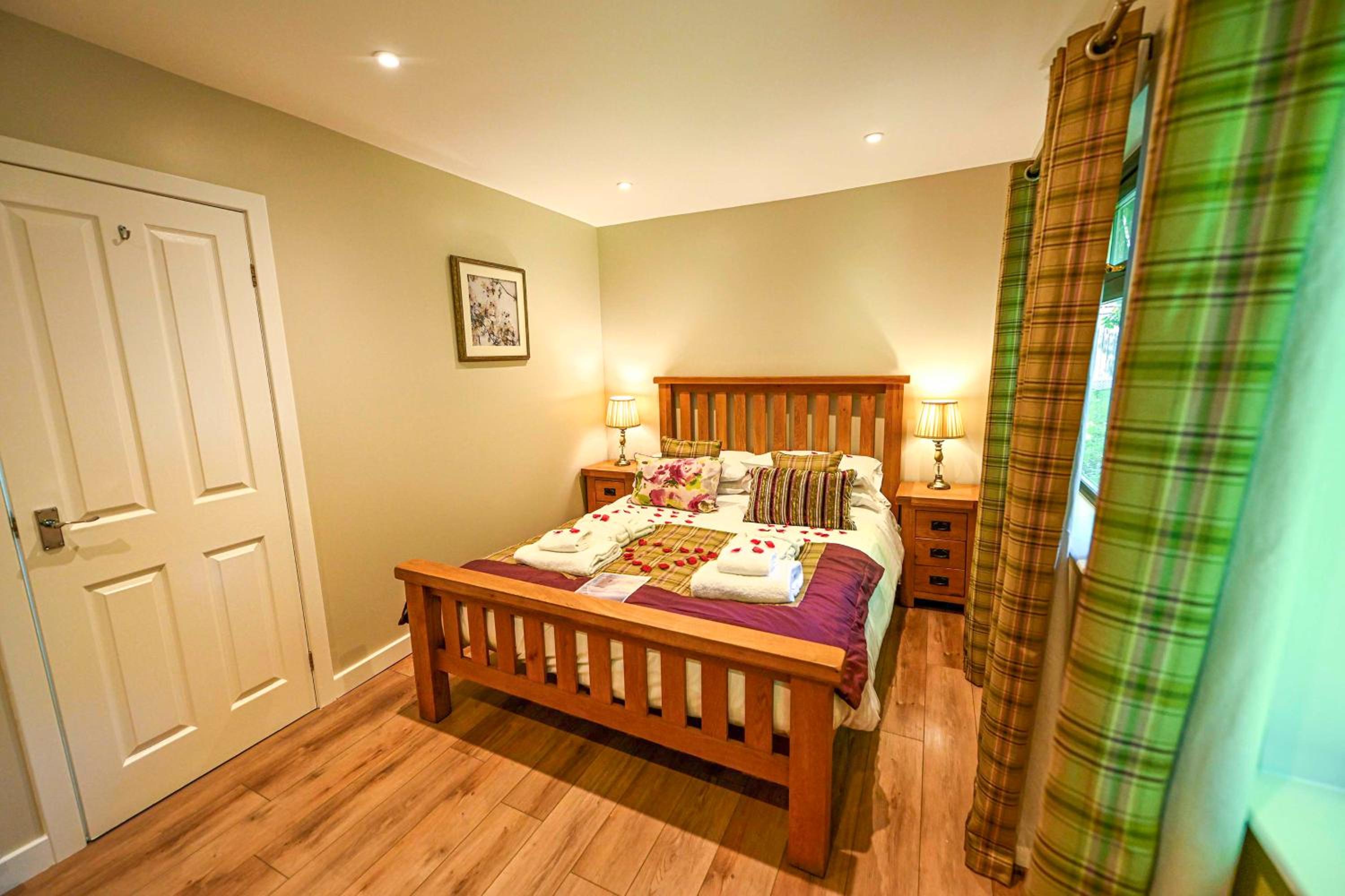 Bluebell Lodge 2 with Hot Tub