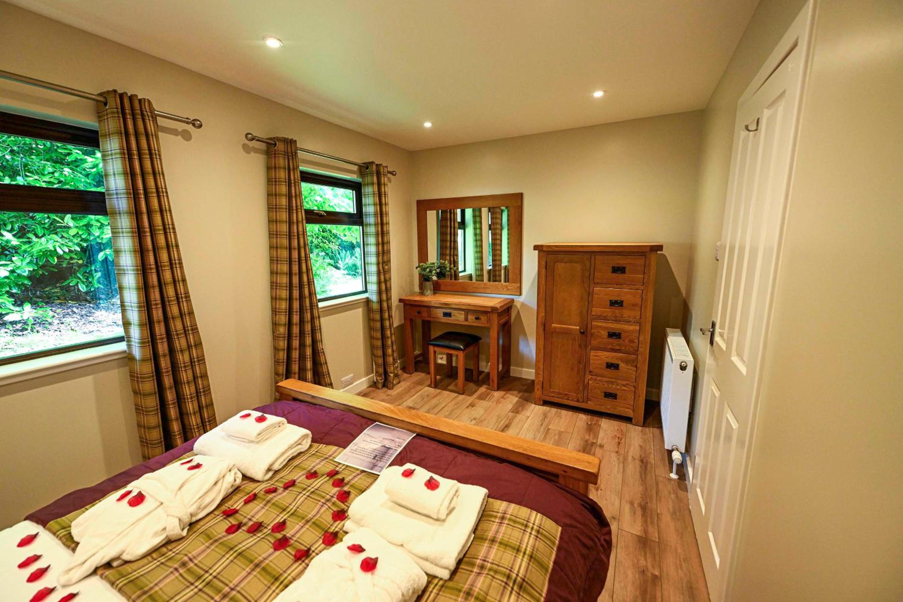 Bluebell Lodge 2 with Hot Tub
