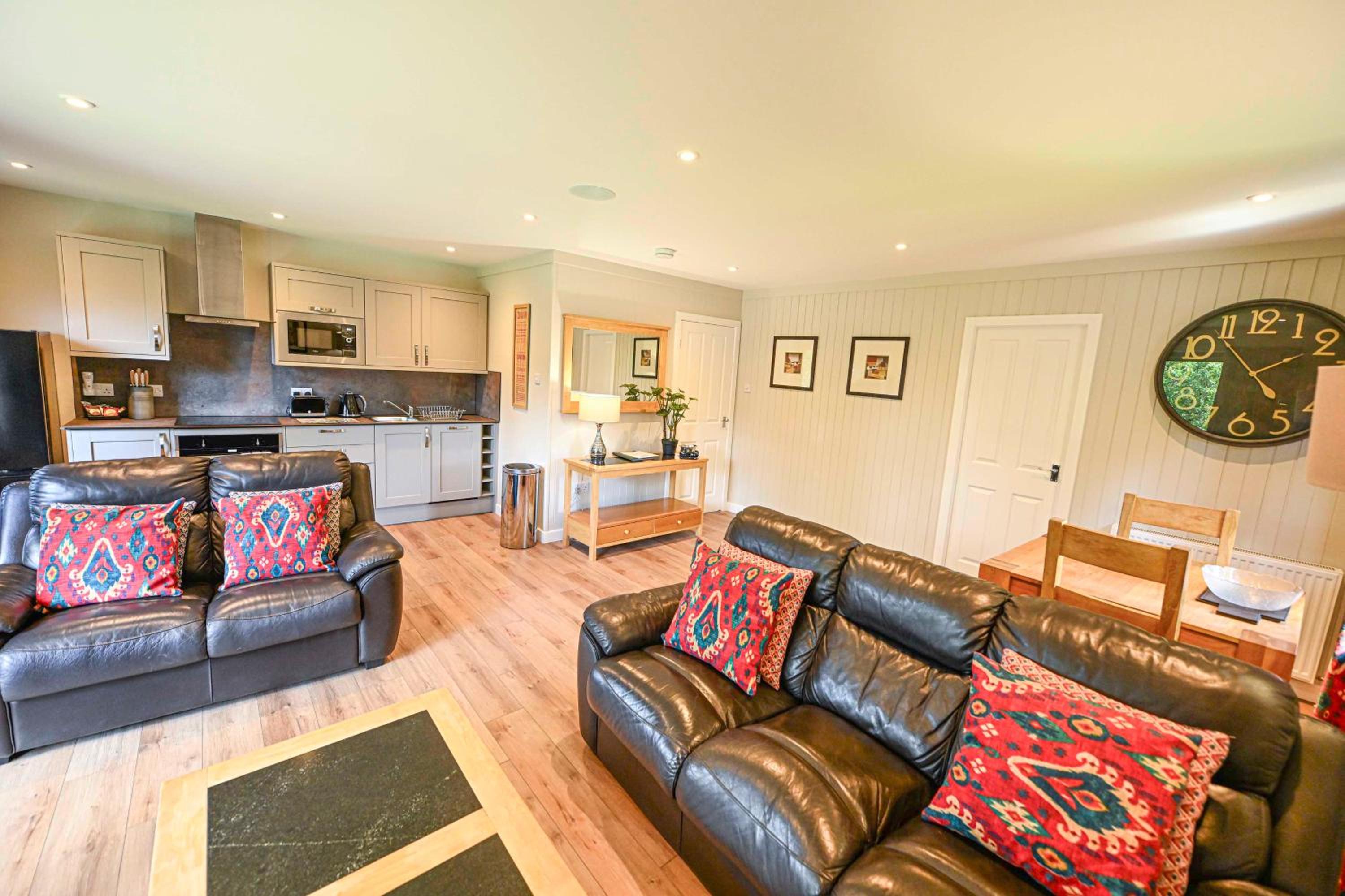 Bluebell Lodge 2 with Hot Tub