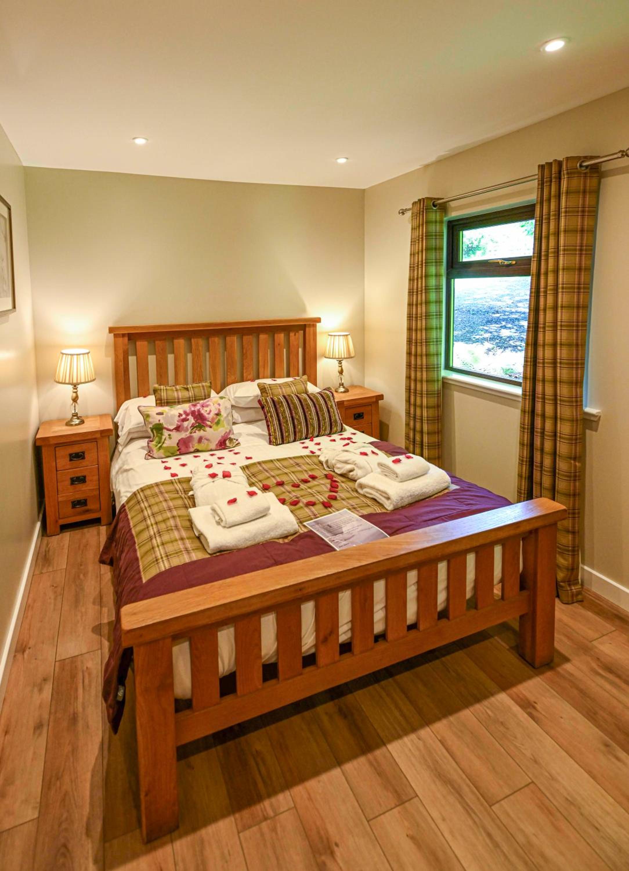 Bluebell Lodge 2 with Hot Tub