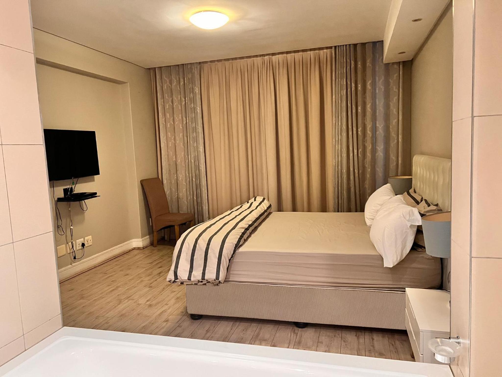 Executive 2-Bedroom Luxury Suite in Bedford Centre Mall