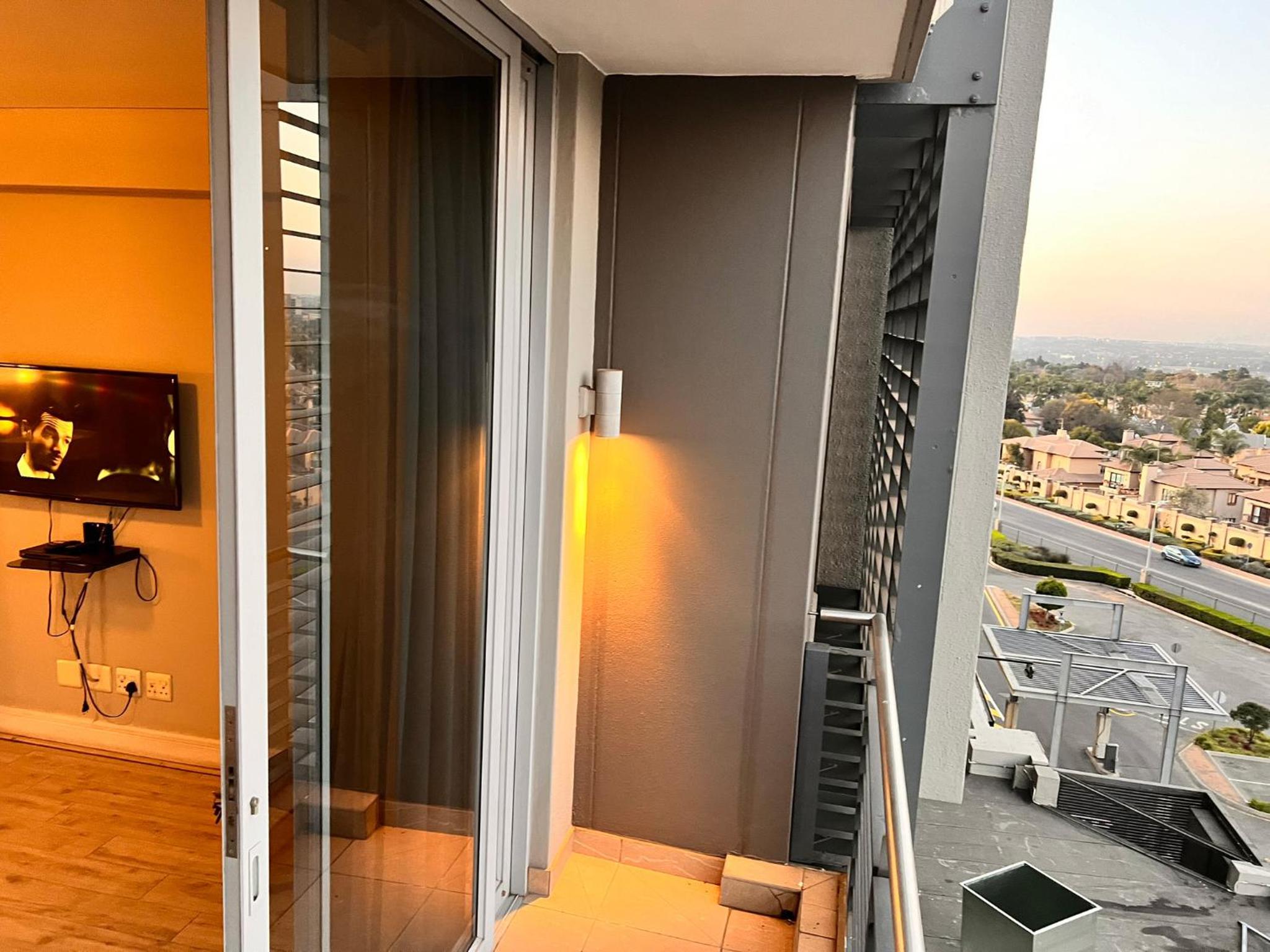 Executive 2-Bedroom Luxury Suite in Bedford Centre Mall