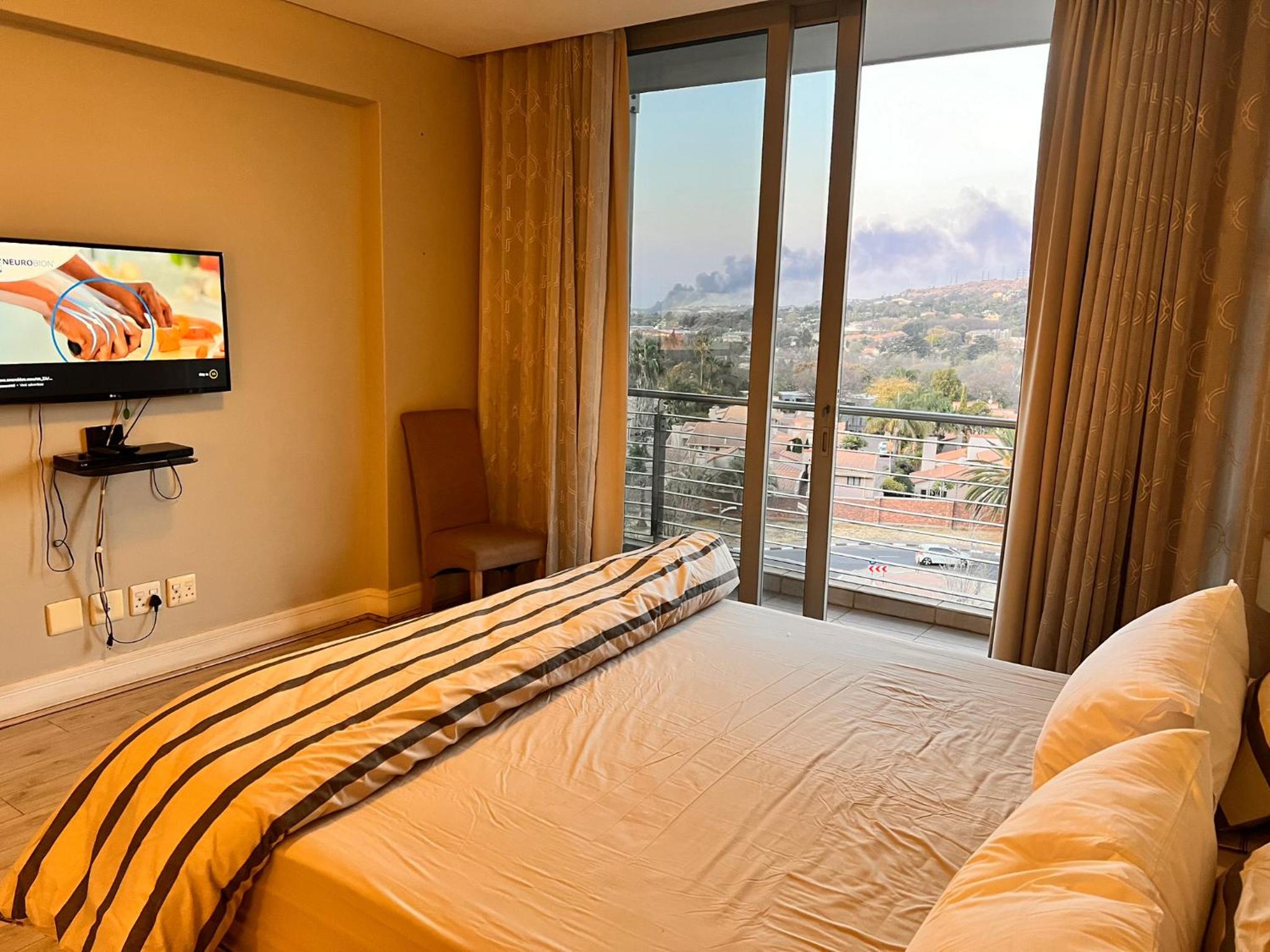 Executive 2-Bedroom Luxury Suite in Bedford Centre Mall