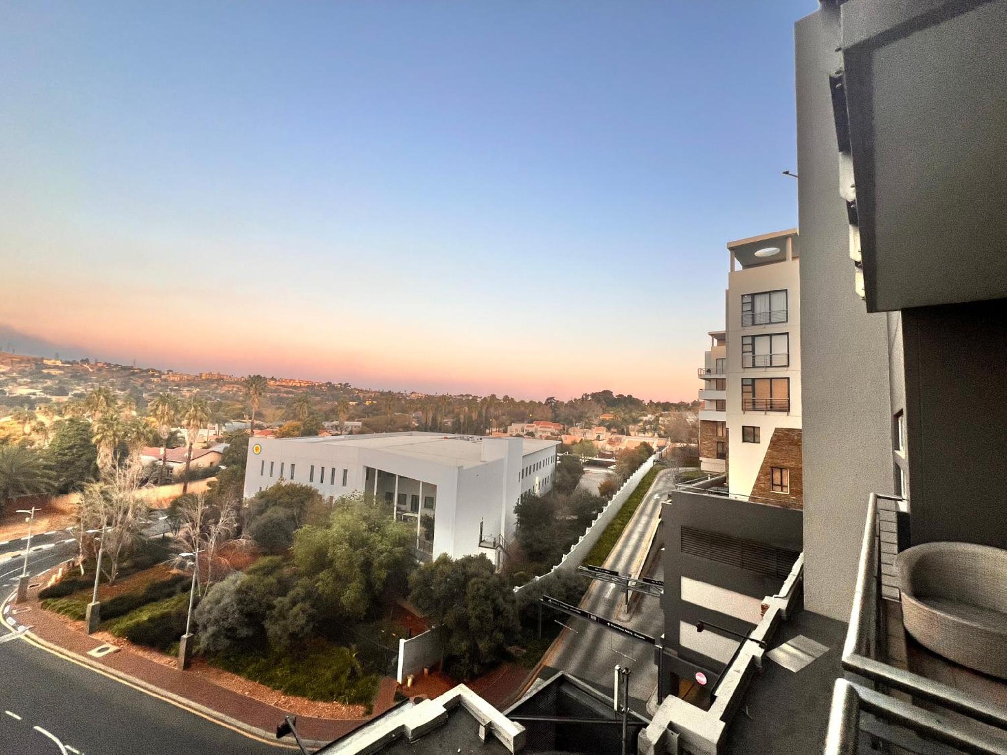 Executive 2-Bedroom Luxury Suite in Bedford Centre Mall