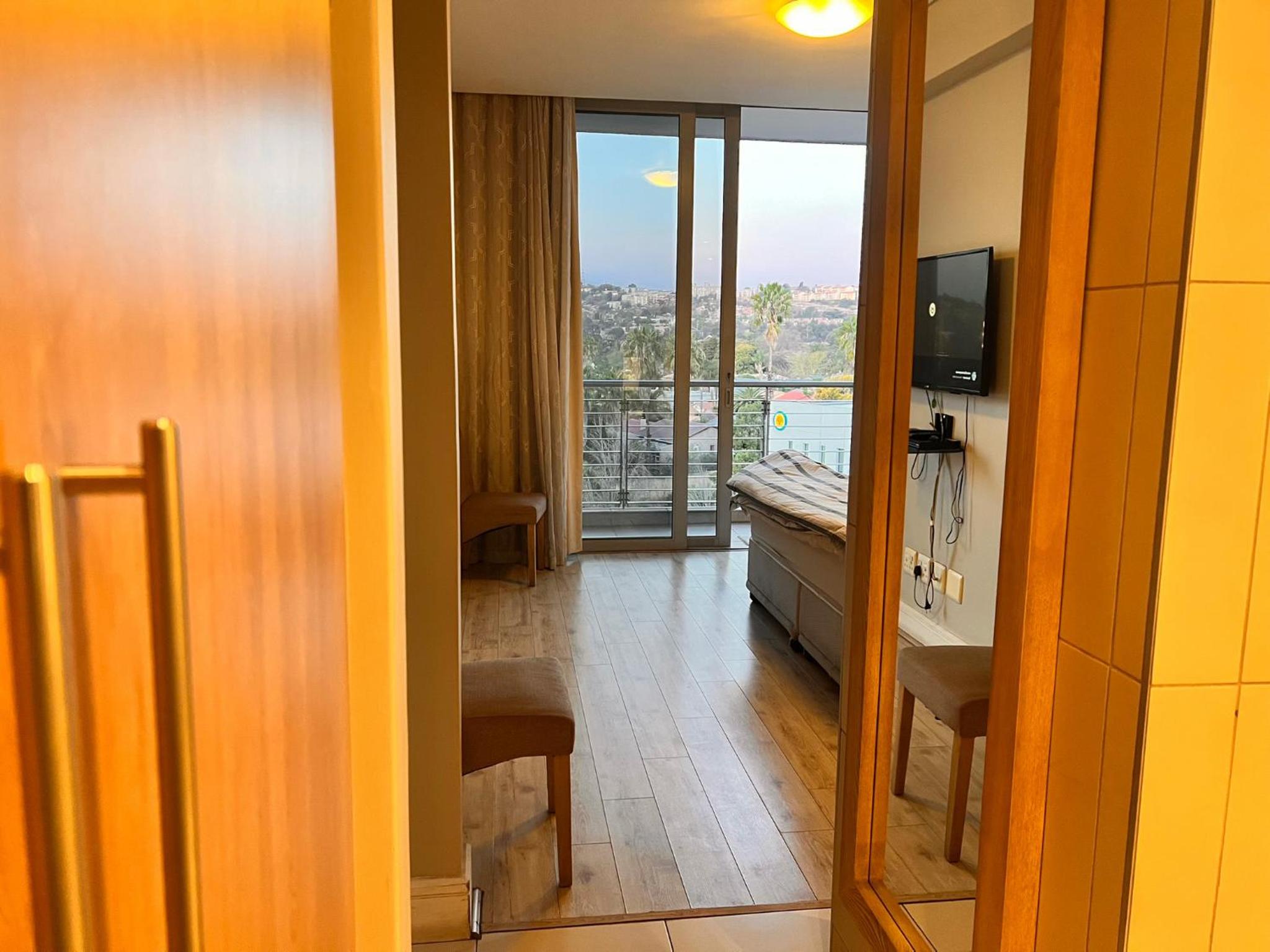 Executive 2-Bedroom Luxury Suite in Bedford Centre Mall