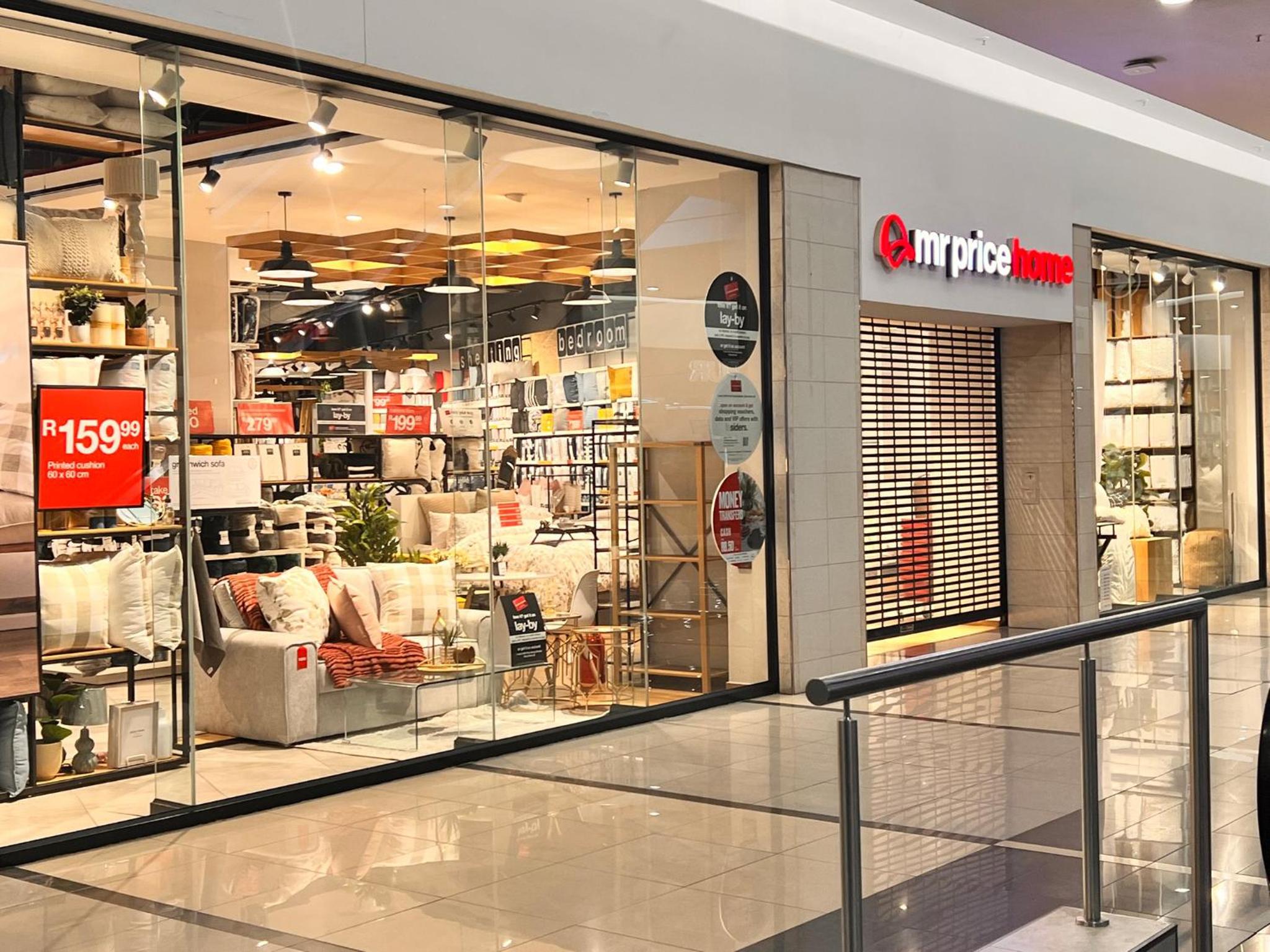 Executive 2-Bedroom Luxury Suite in Bedford Centre Mall