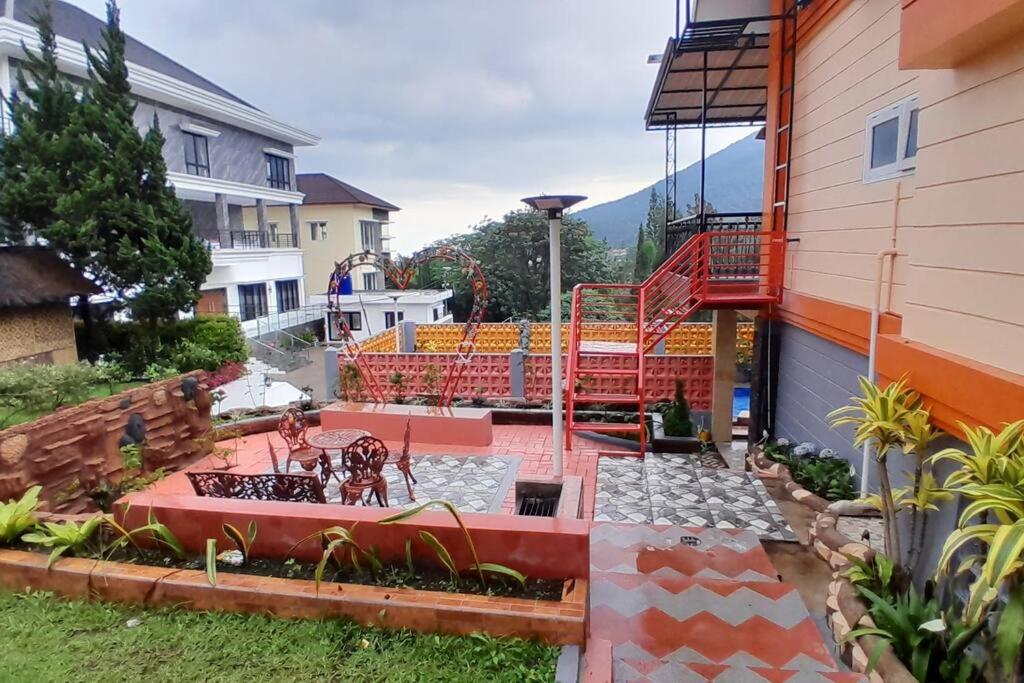 Vila Dinar Mountain View Di Lembang view 4