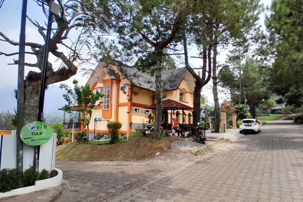Vila Dinar Mountain View Di Lembang view 5